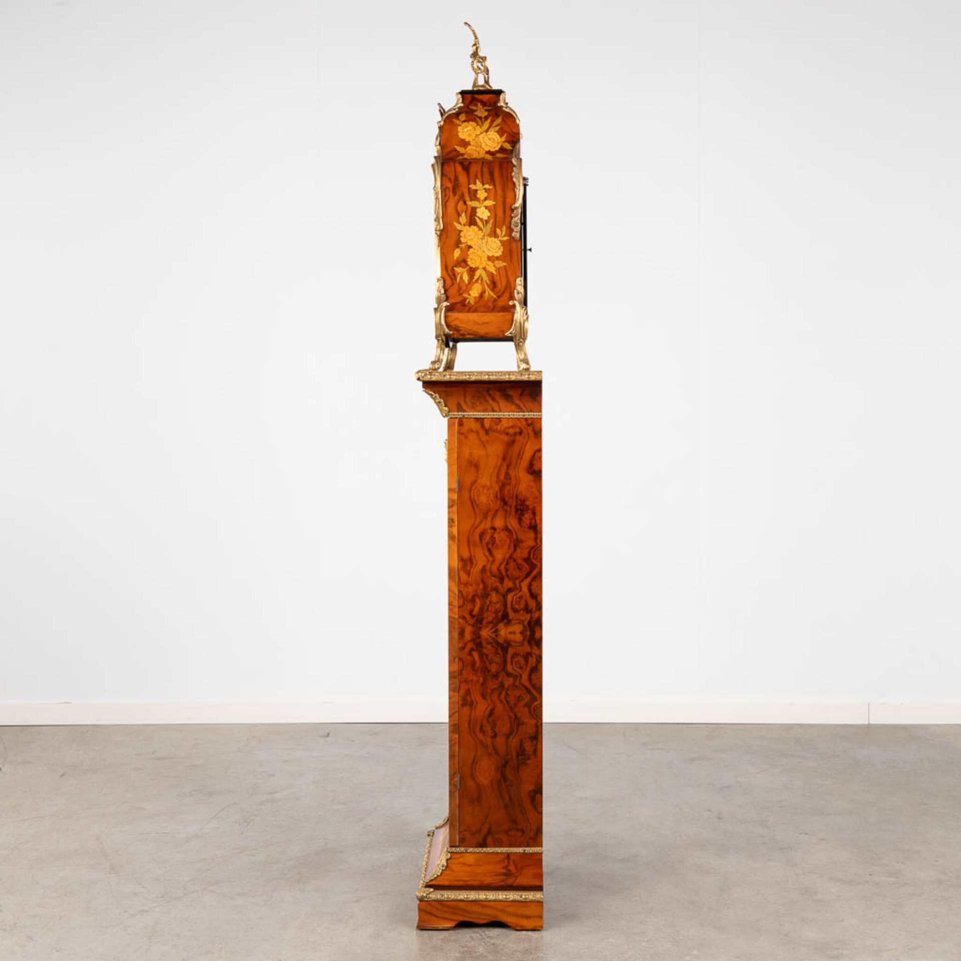 A Cartel clock on a matching pedestal, marquetry inlay and mounted with bronze. 20th C. (D:25 x W:48 - Image 4 of 18