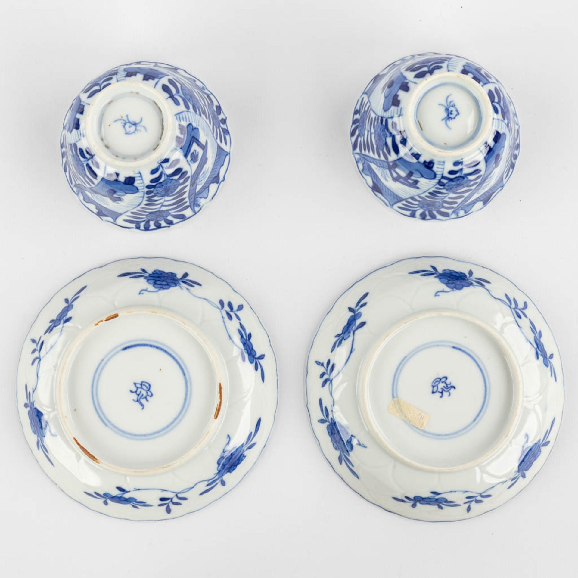 A collection of Chinese and Japanese porcelain, Imari, Blue-white, Famille Rose. 19th/20th C. (D:21 - Image 7 of 19