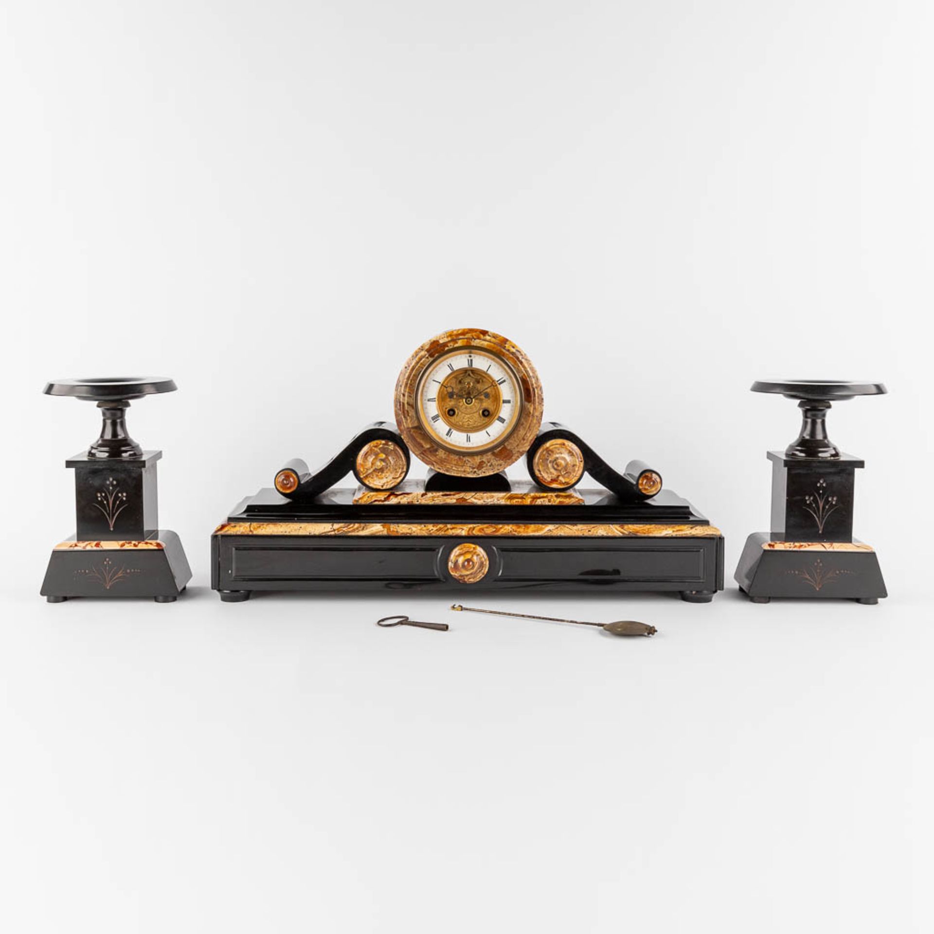 A three-piece mantle garniture clock and side pieces, marble. Circa 1900. (D:15 x W:54 x H:30 cm)
