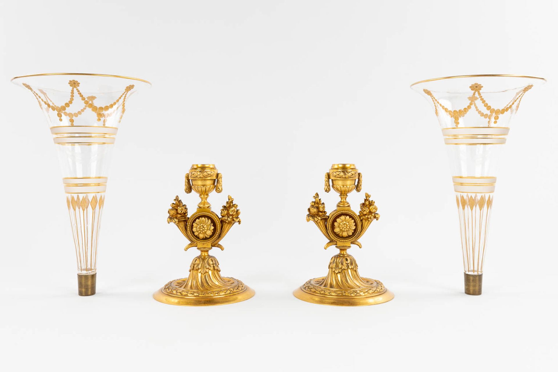 A pair of trumpet vases, gilt bronze and glass in Louis XVI style. 19th C. (H:31,5 x D:13 cm) - Image 6 of 13