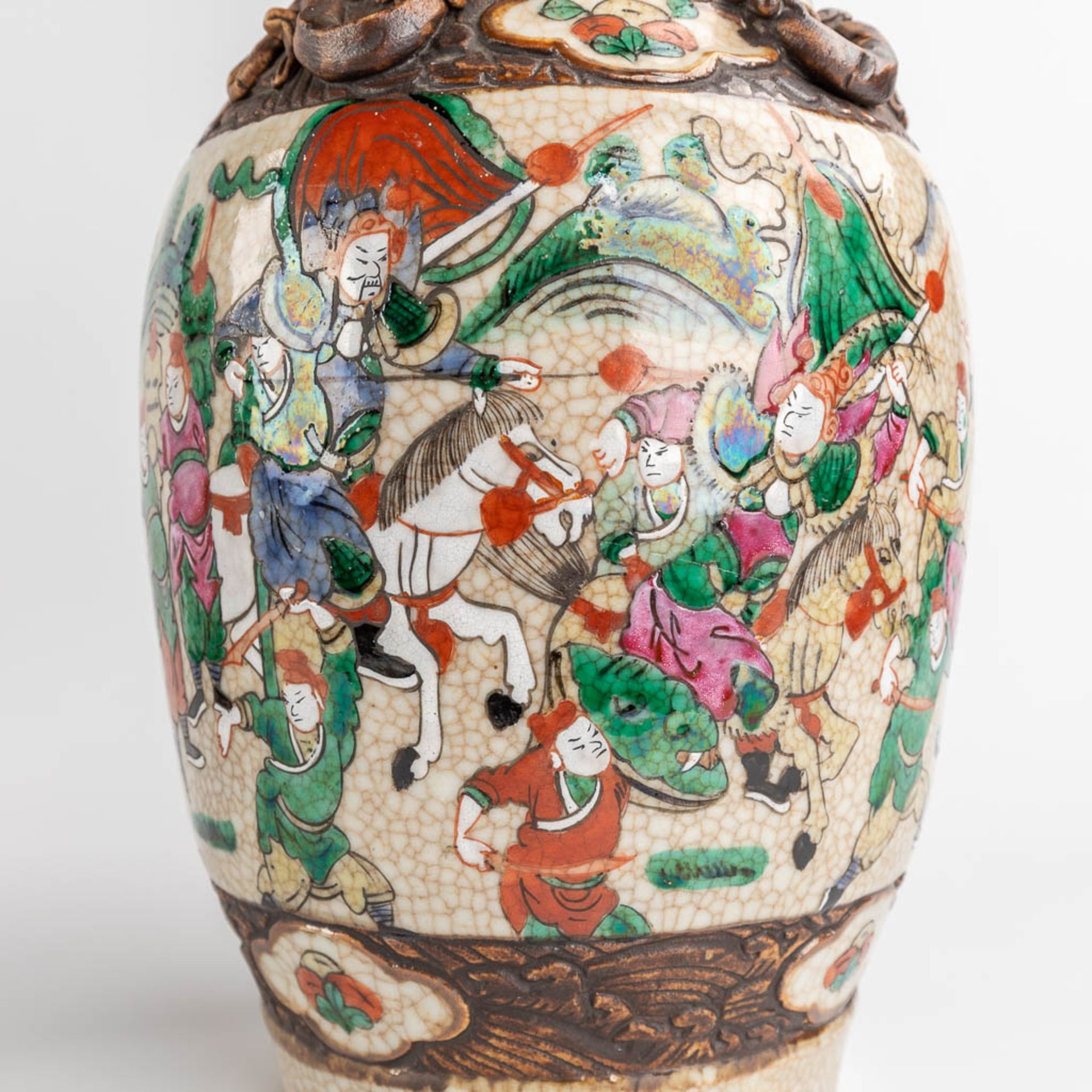 Three Chinese vases decorated with warriors, Nanking. 20th C. (H:43 x D:20 cm) - Image 18 of 18