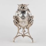 A fine vase, silver in Louis XV style, mounted with 3 putto. 427g. 1906. (D:11 x W:11 x H:20 cm)