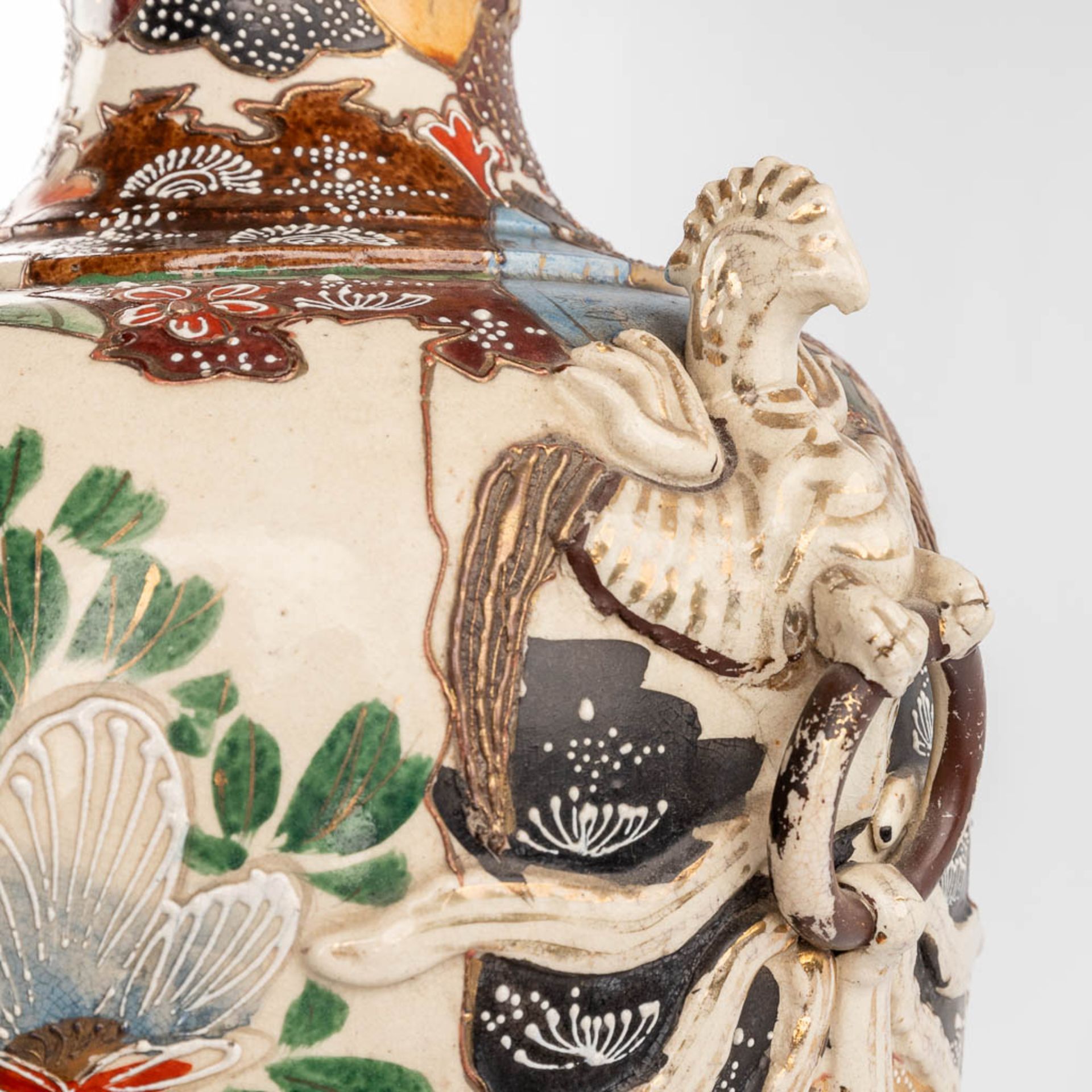 A large and decorative Japanese Satsuma vase. 20th C. (H:80 x D:32 cm) - Image 11 of 16