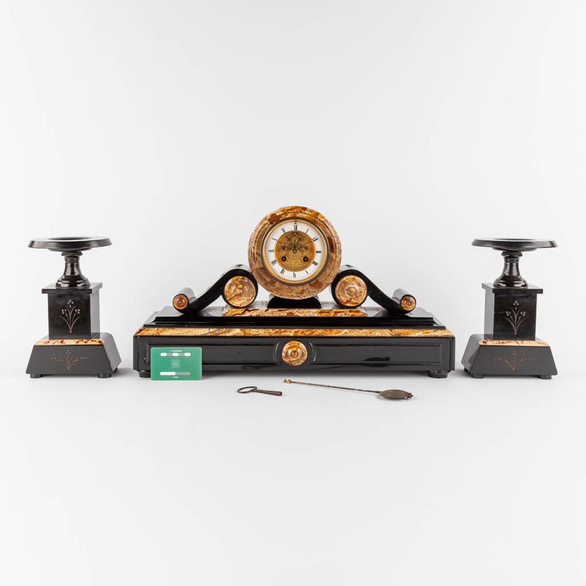 A three-piece mantle garniture clock and side pieces, marble. Circa 1900. (D:15 x W:54 x H:30 cm) - Image 2 of 12