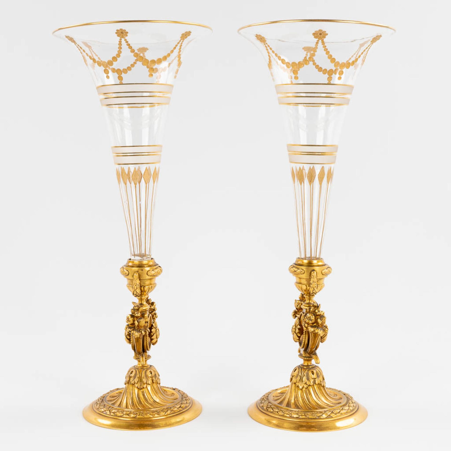 A pair of trumpet vases, gilt bronze and glass in Louis XVI style. 19th C. (H:31,5 x D:13 cm) - Image 5 of 13