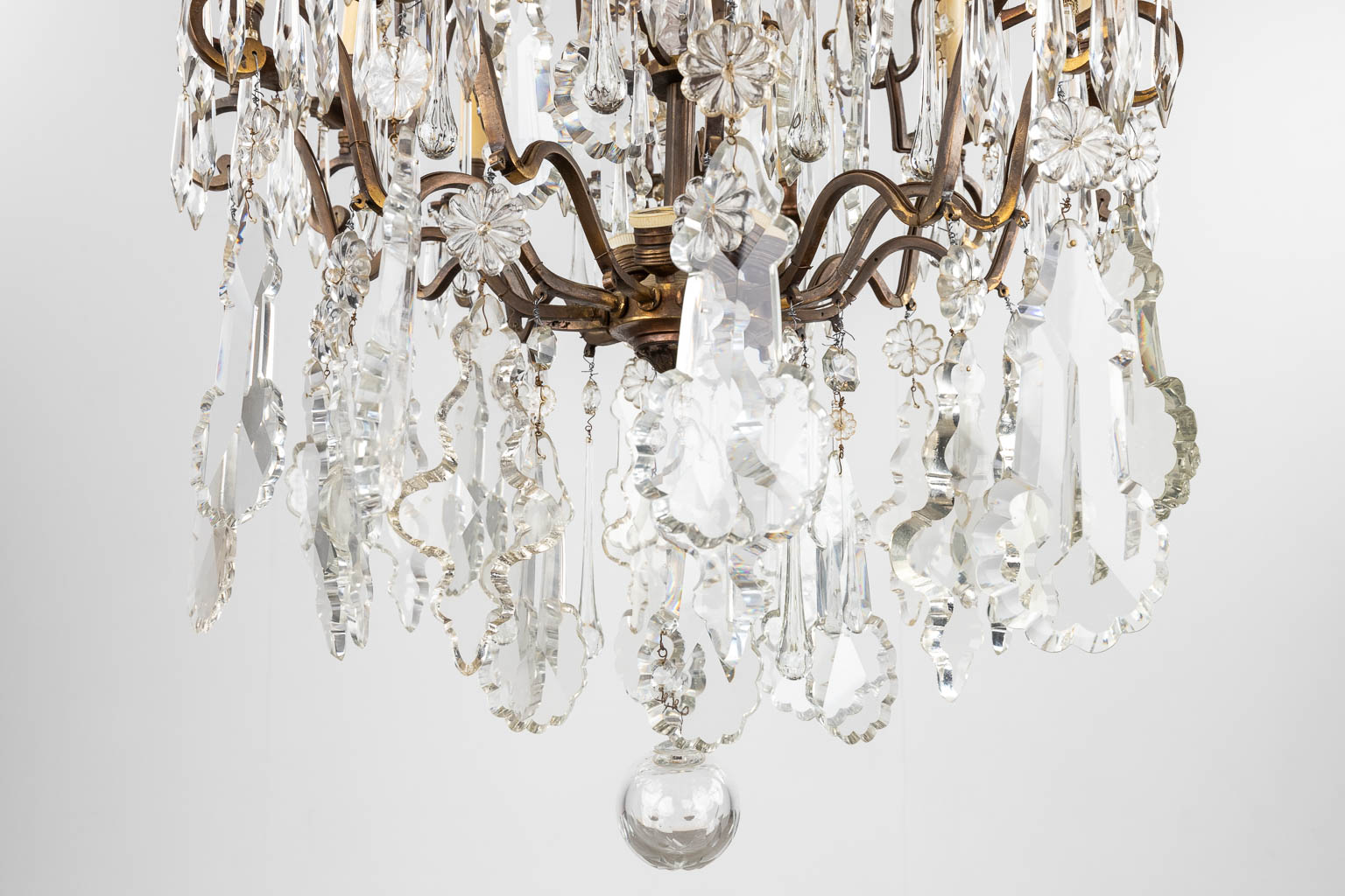 A big antique chandelier, brass and glass. France. Circa 1900. (H:122 x D:66 cm) - Bild 8 aus 15