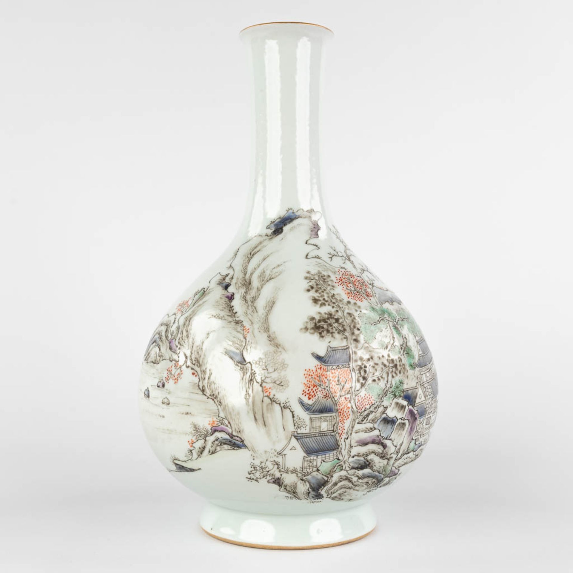 A Chinese vase decorated with landscapes and flowers, Republic, Circa 1900. (H:29 x D:16 cm) - Image 3 of 10