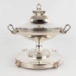 A tureen on a stand, decorated with swans, silver, Spain, 20th C. (D:27 x W:35 x H:34 cm)