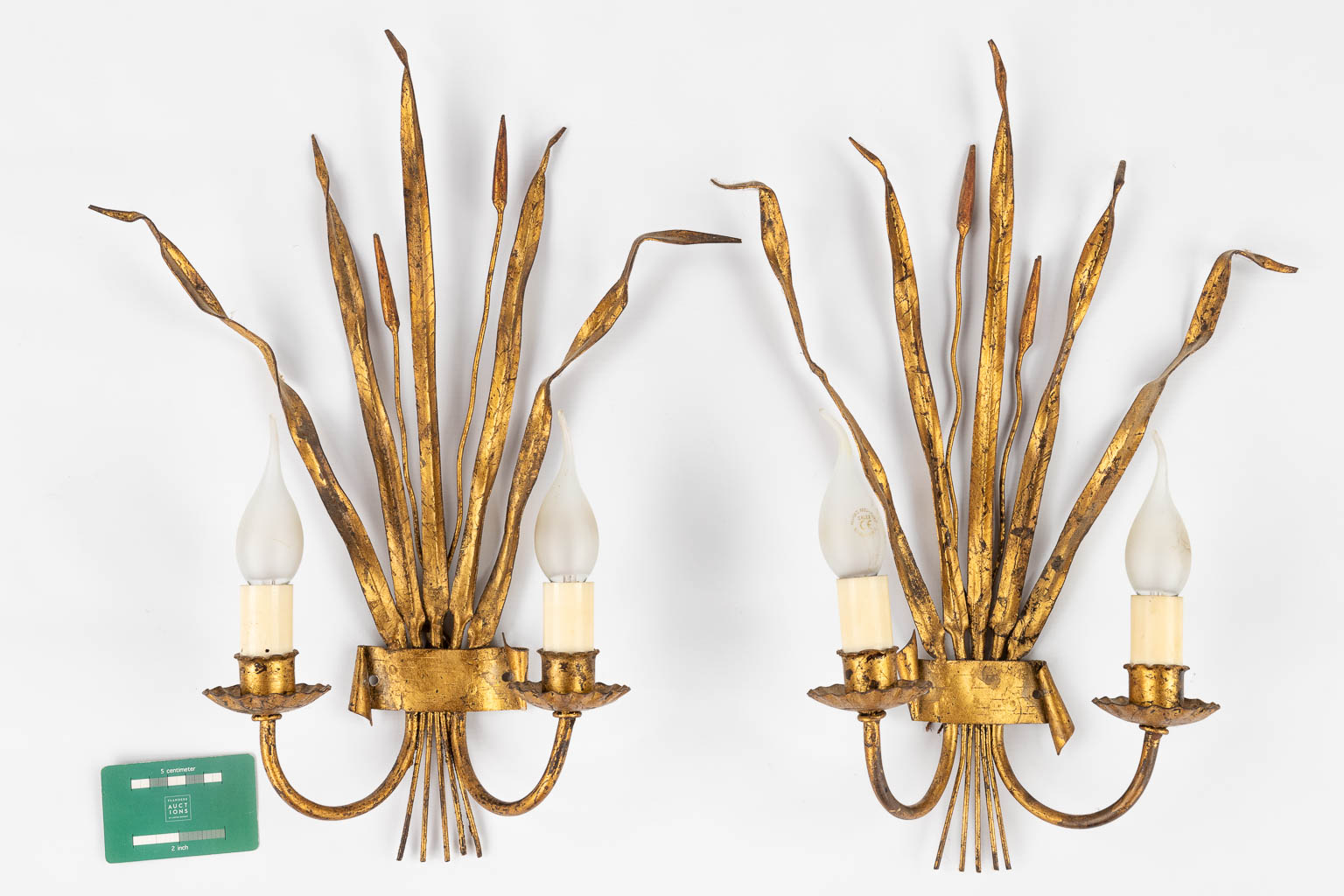 A decorative pair of vintage 'Reeds' wall lamps, gilt metal, Circa 1960. (W:35 x H:48 cm) - Bild 2 aus 7