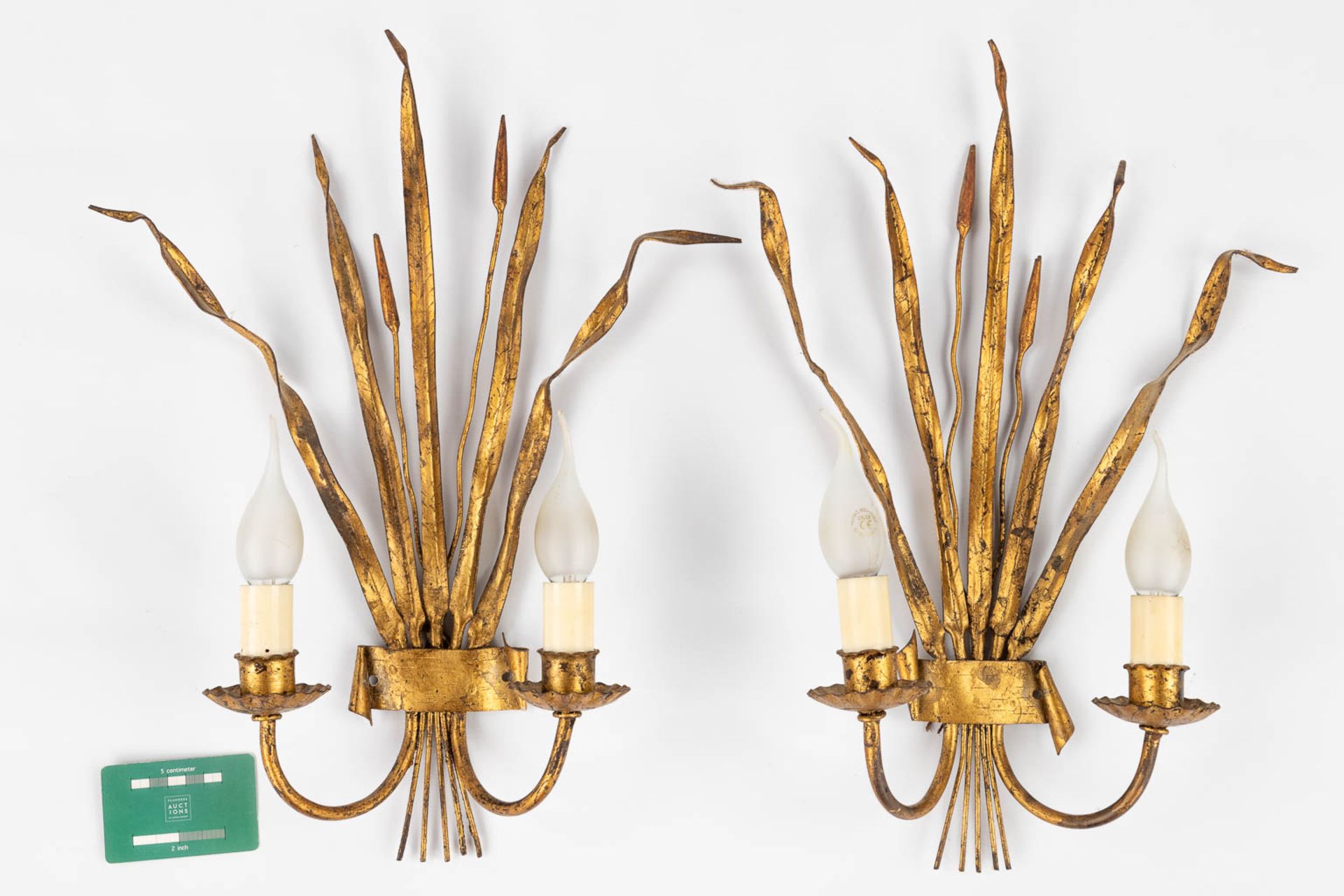 A decorative pair of vintage 'Reeds' wall lamps, gilt metal, Circa 1960. (W:35 x H:48 cm) - Bild 2 aus 7