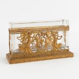 An antique crystal Jardinière in a brass stand, Empire style, Napoleon 3 period. (D:6,5 x W:18,5 x