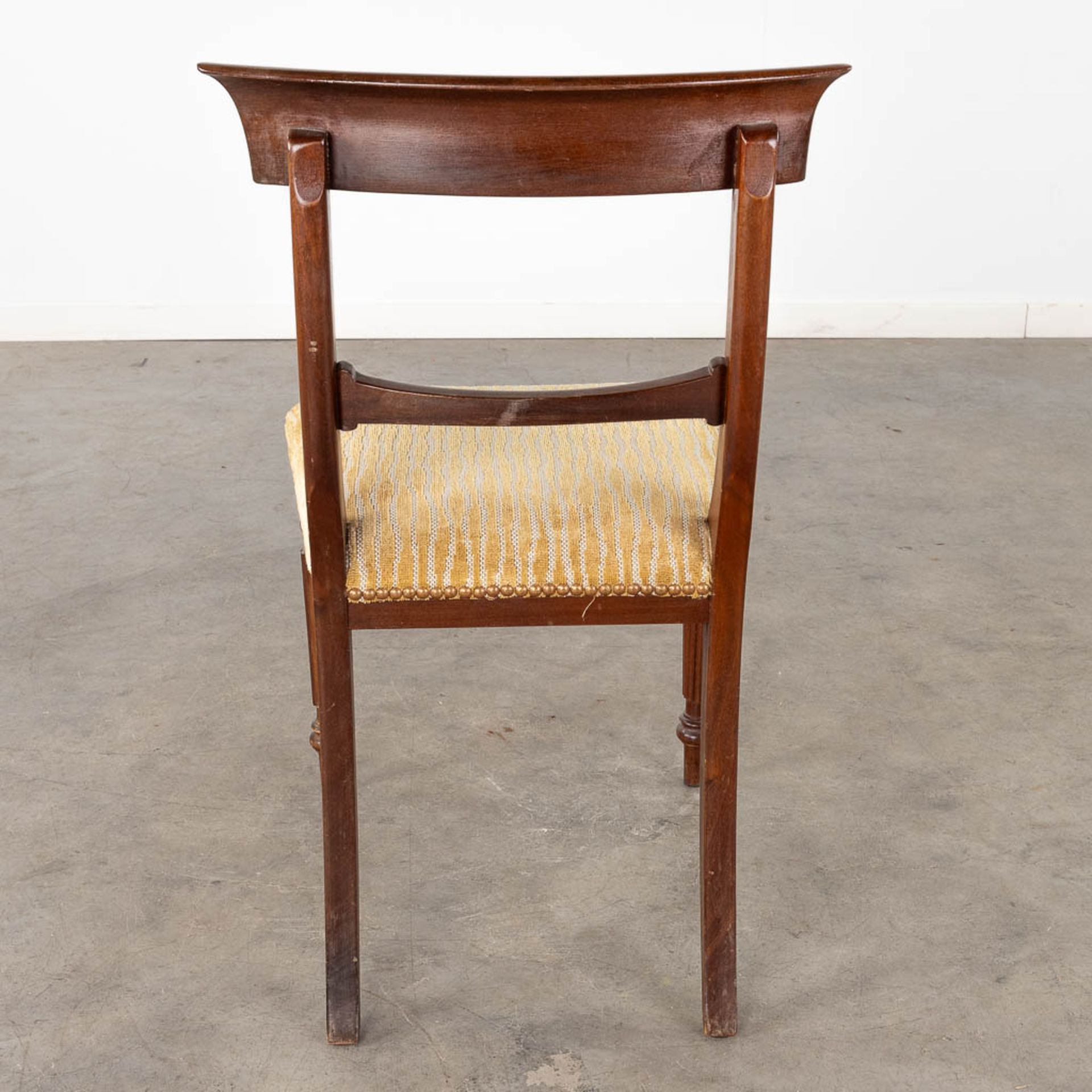An extendible table, 6 chairs and two armchairs, Mahogany. England. 20th C. (D:144 x W:144 x H:75 cm - Image 20 of 22