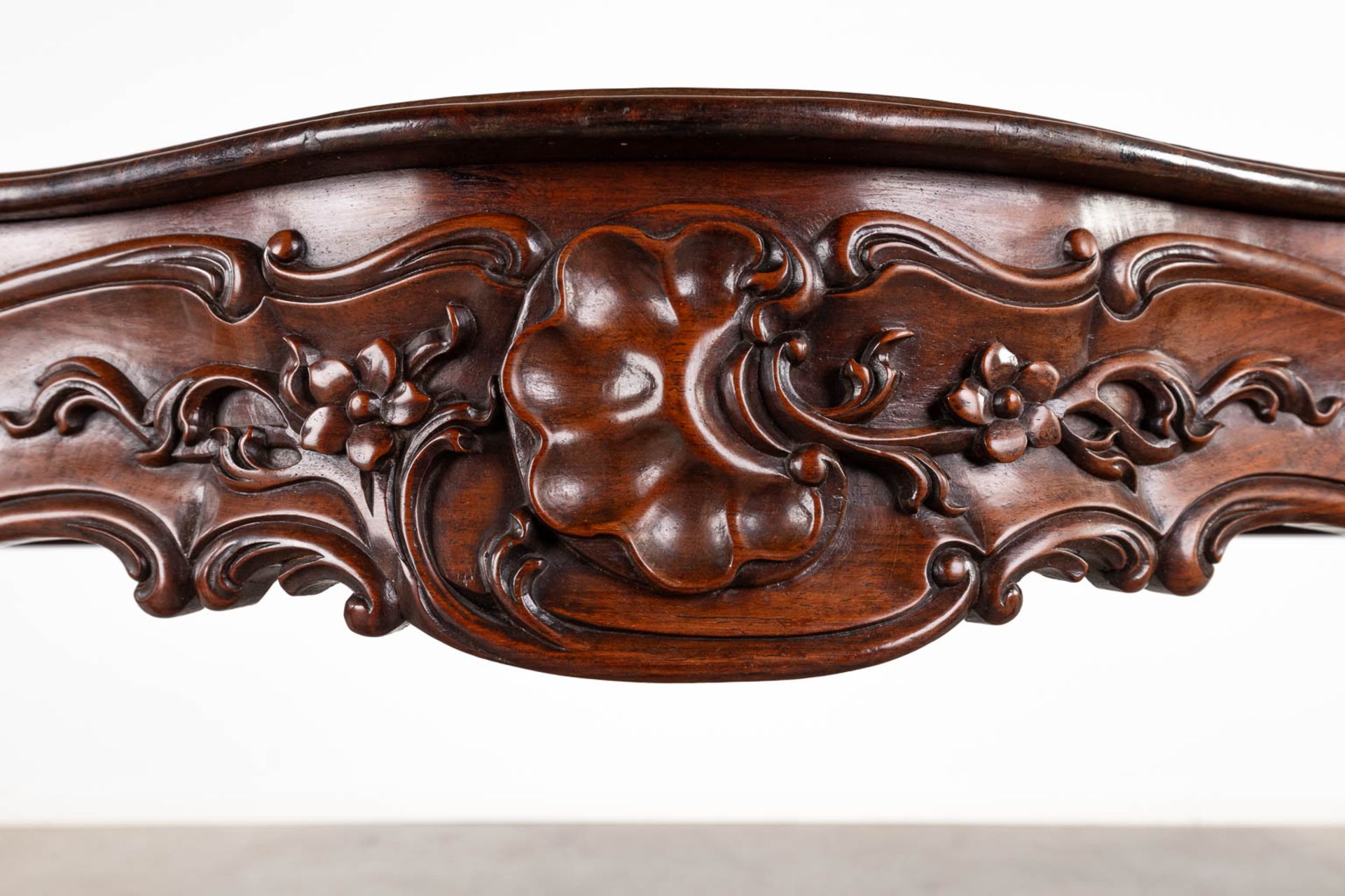 A console table, solid hardwood in Louis XV style. Circa 1900. (D:47 x W:108 x H:80 cm) - Image 8 of 12