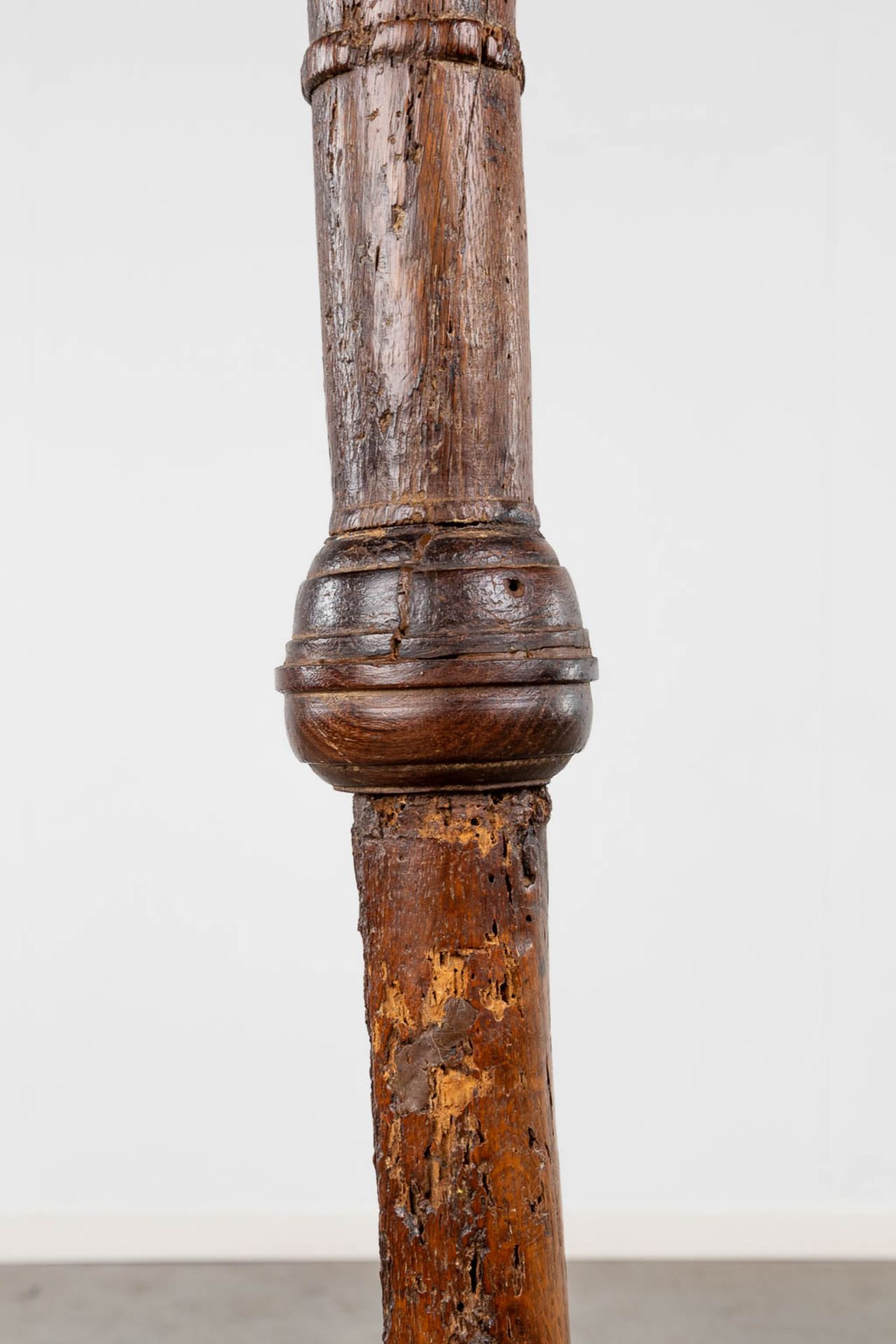 An antique lectern. 18th/19th C. (D:40 x W:50 x H:140 cm) - Image 8 of 12