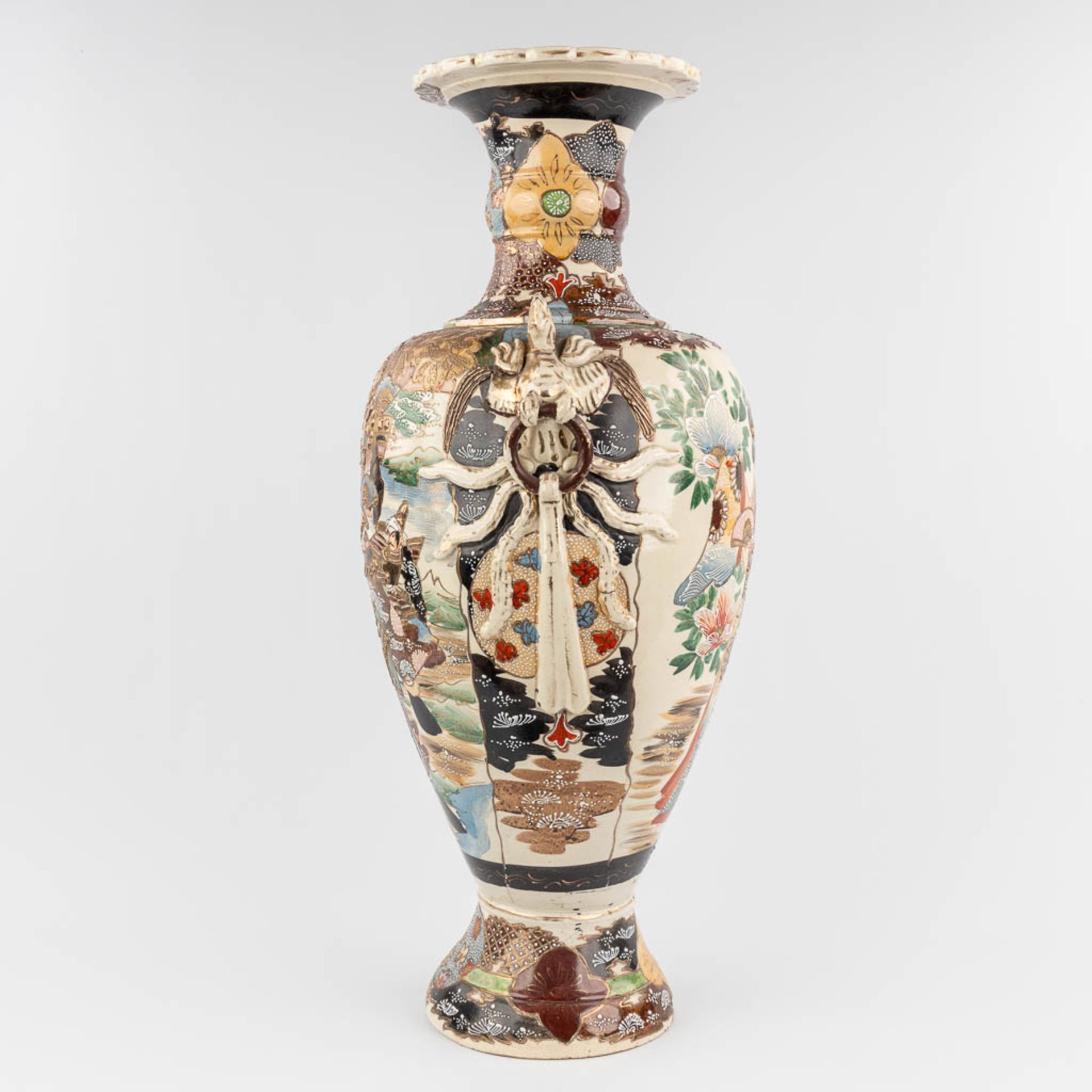 A large and decorative Japanese Satsuma vase. 20th C. (H:80 x D:32 cm) - Image 6 of 16