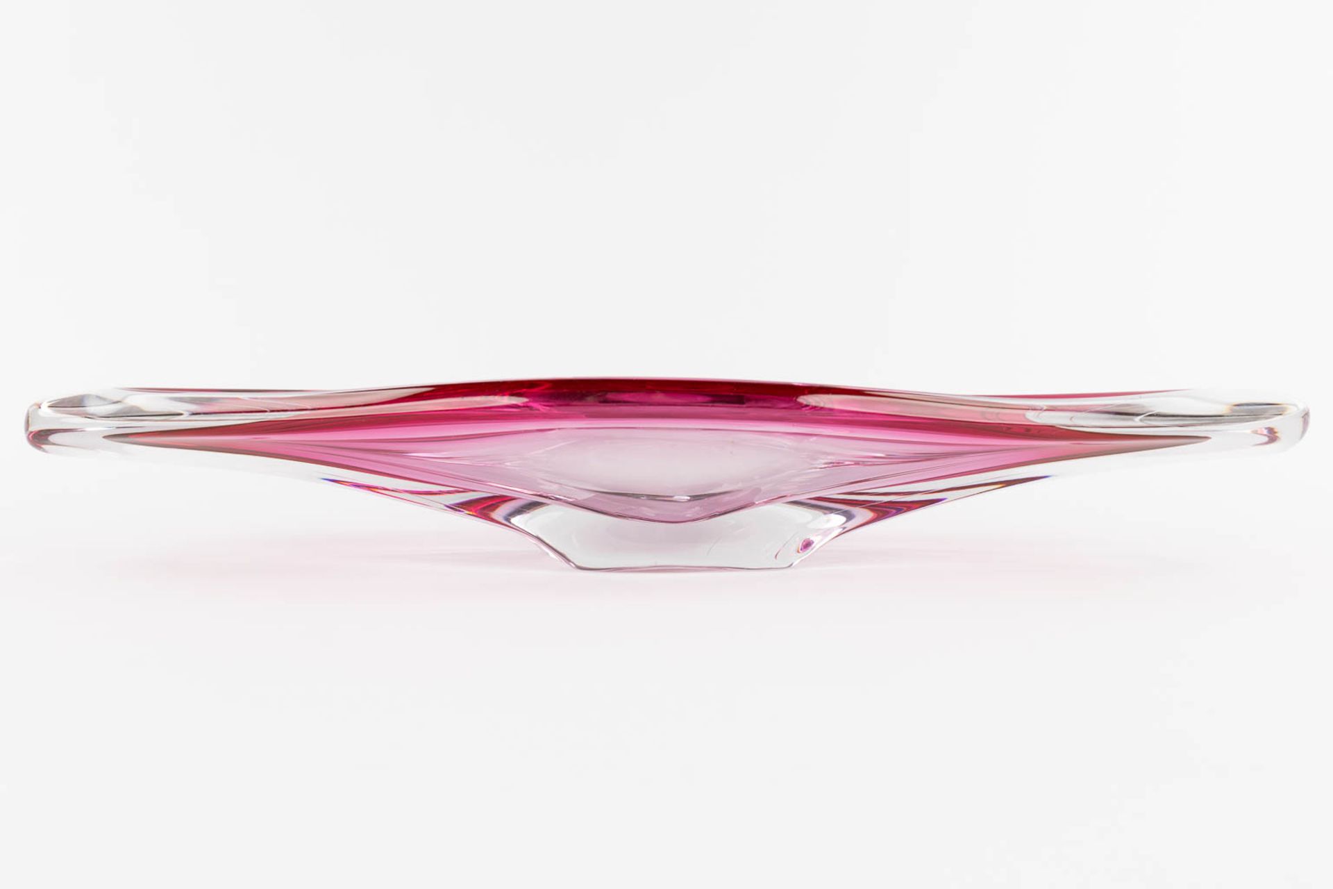 Val Saint Lambert, a pink crystal tray. (D:18,5 x W:54 x H:7,5 cm) - Image 3 of 11