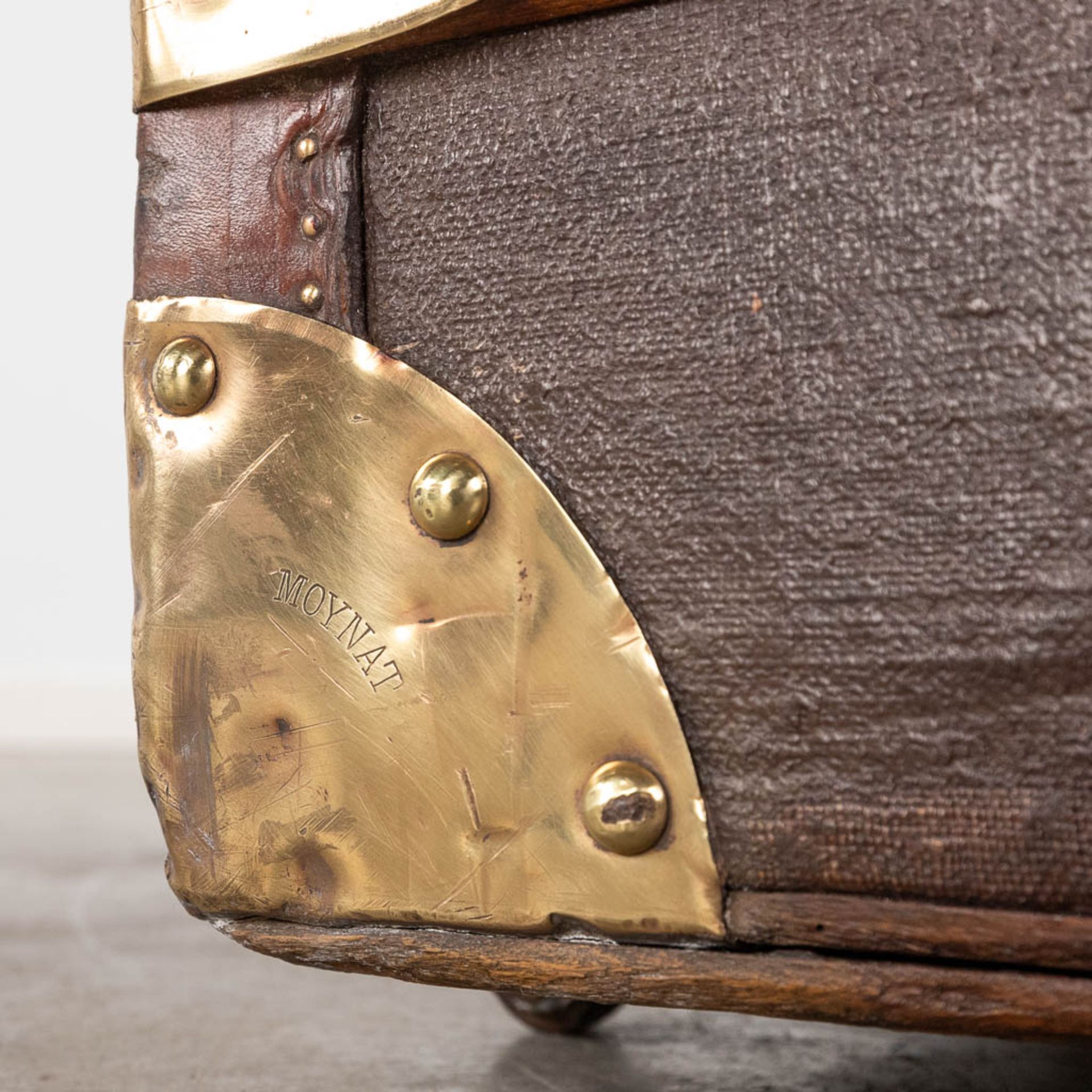Moynat, an antique travellers trunk or suitcase. (D:58 x W:92 x H:72 cm) - Image 15 of 20