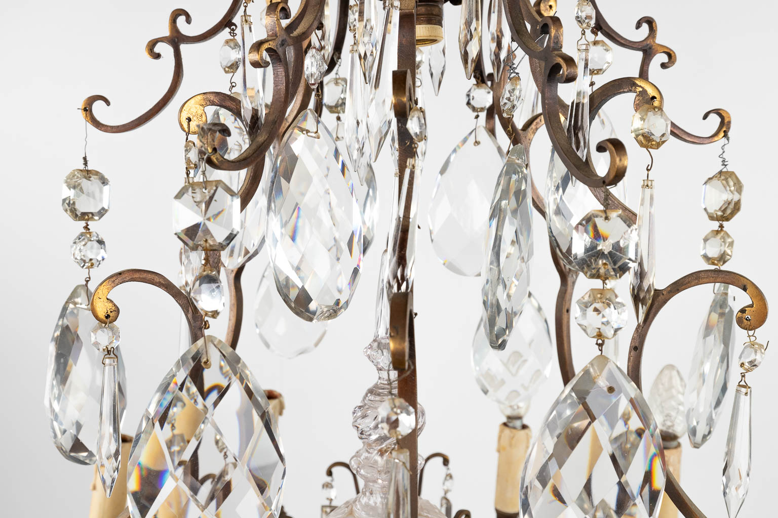 A big antique chandelier, brass and glass. France. Circa 1900. (H:105 x D:65 cm) - Bild 6 aus 13
