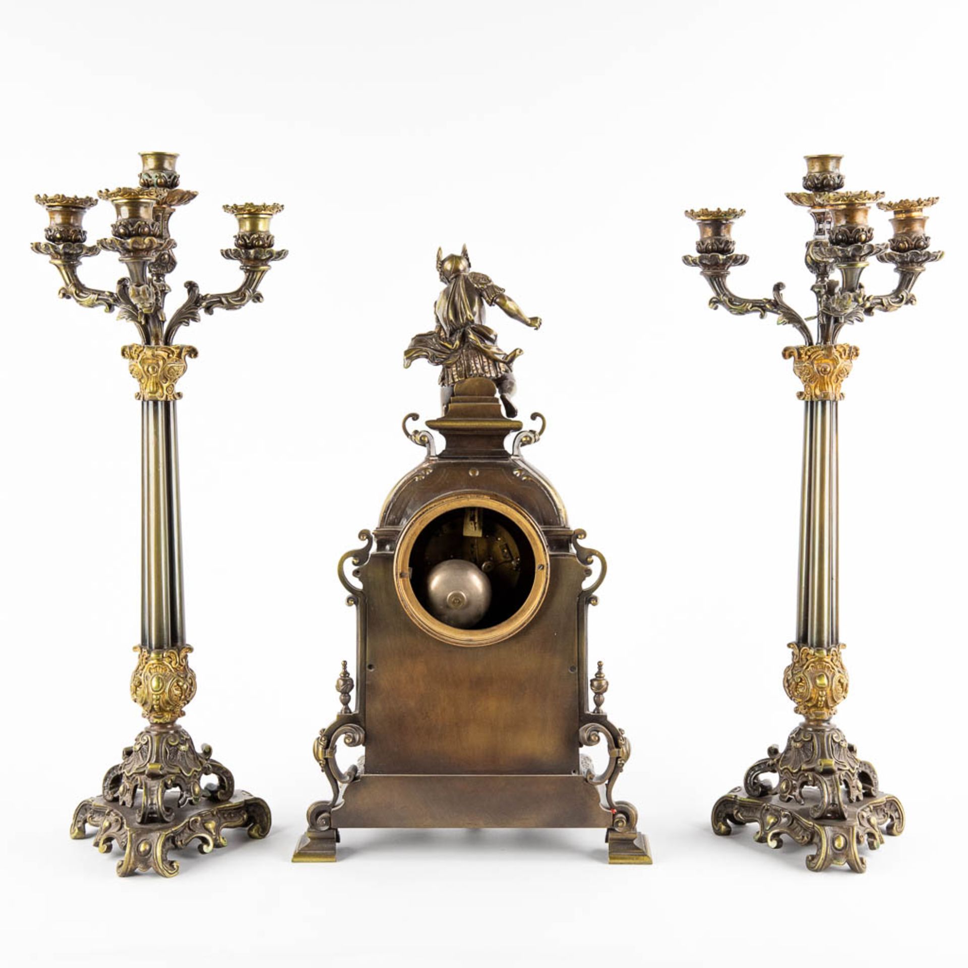 A three-piece mantle garniture clock and candelabra. Clock with an image of Mercury/Hermès. 19th C. - Bild 5 aus 14