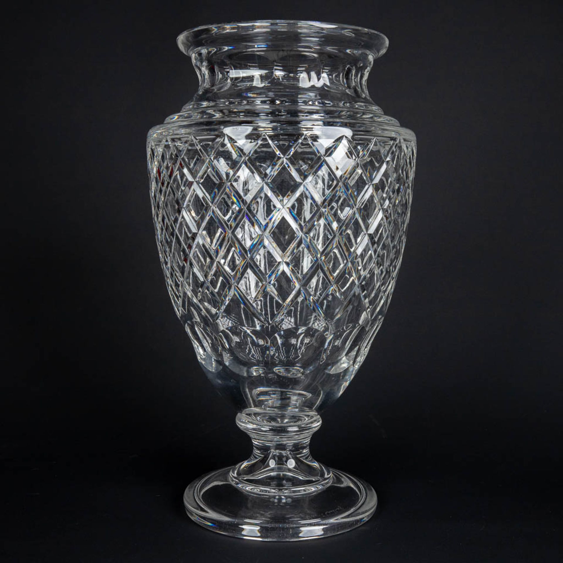 Val Saint Lambert, Jupiter, a large clear and cut crystal vase. (H:35,5 x D:20 cm) - Image 5 of 10