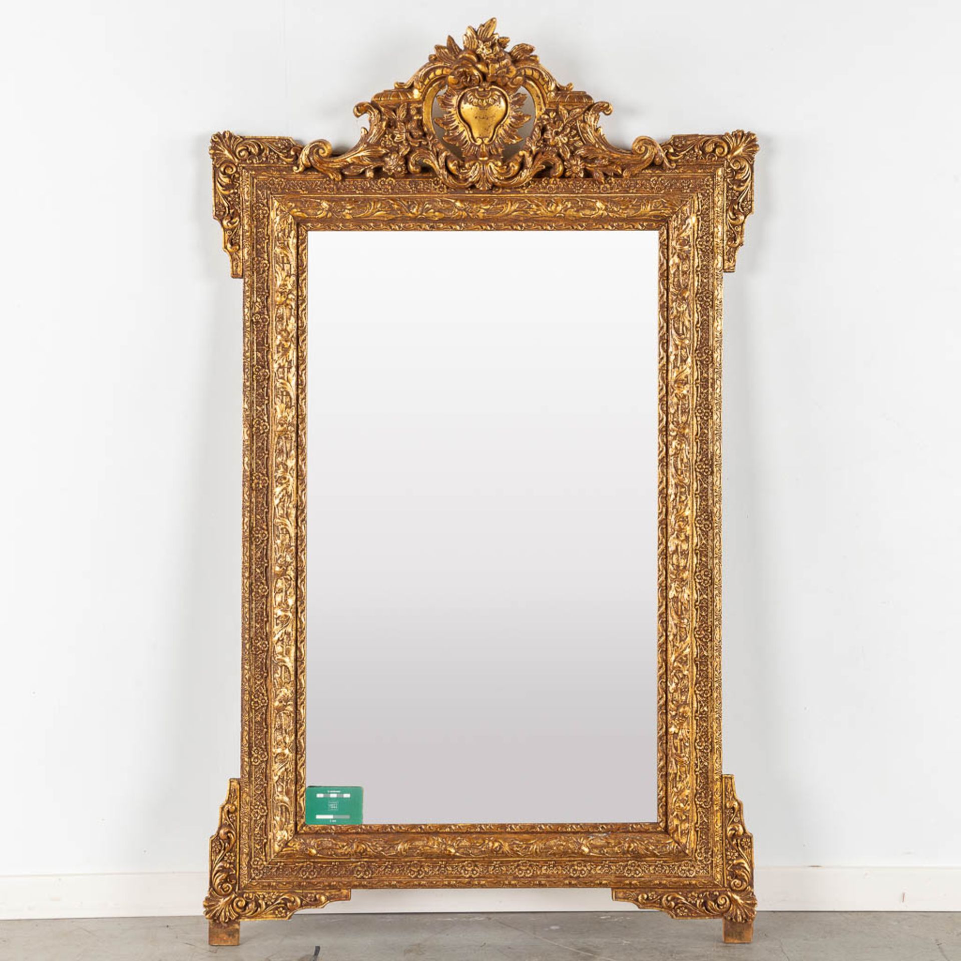 A mirror, sculptured wood and gilt stucco. Circa 1900. (W:135 x H:85 cm) - Image 2 of 8