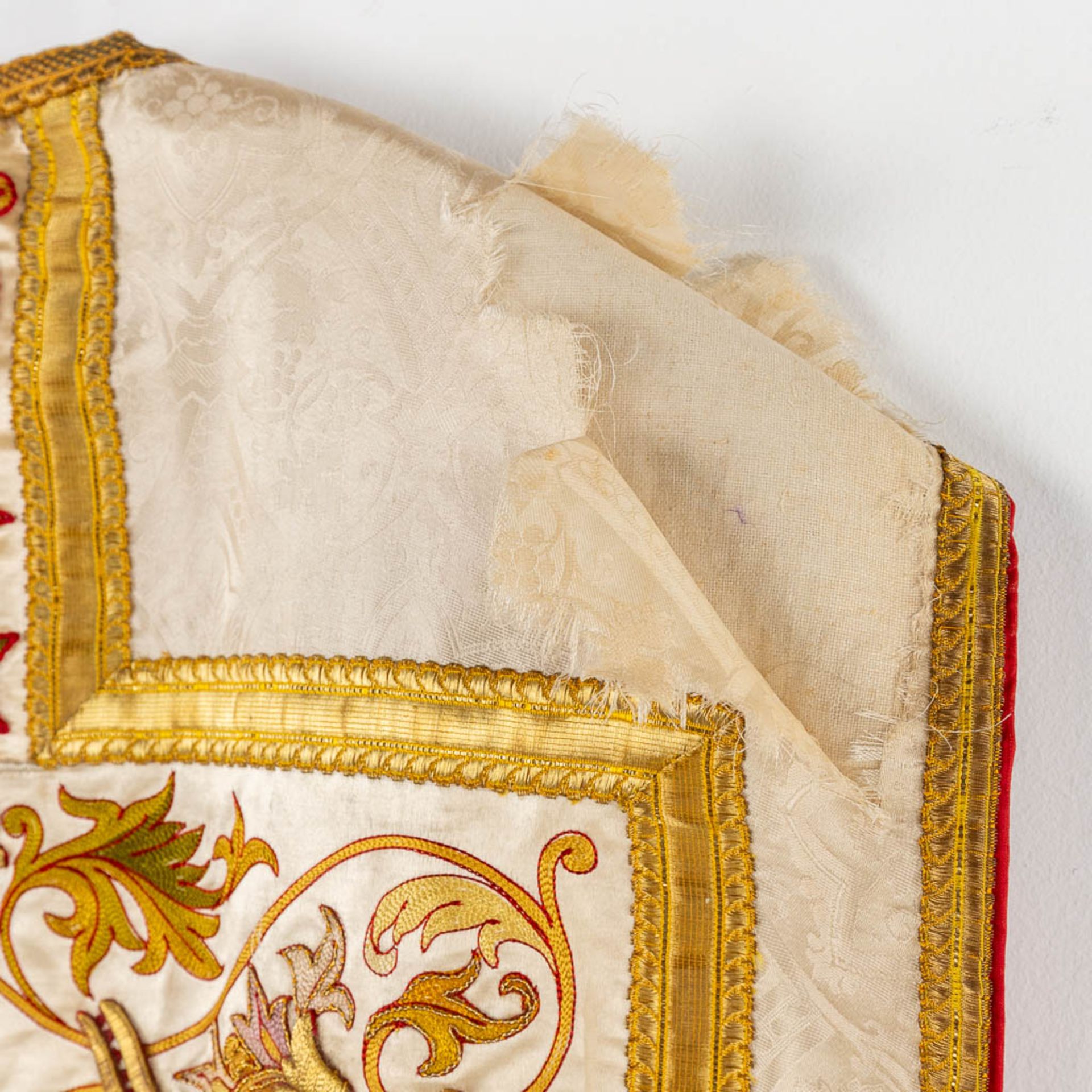 Three Roman Chasubles, Three Stola, thick gold thread embroideries. - Image 13 of 28