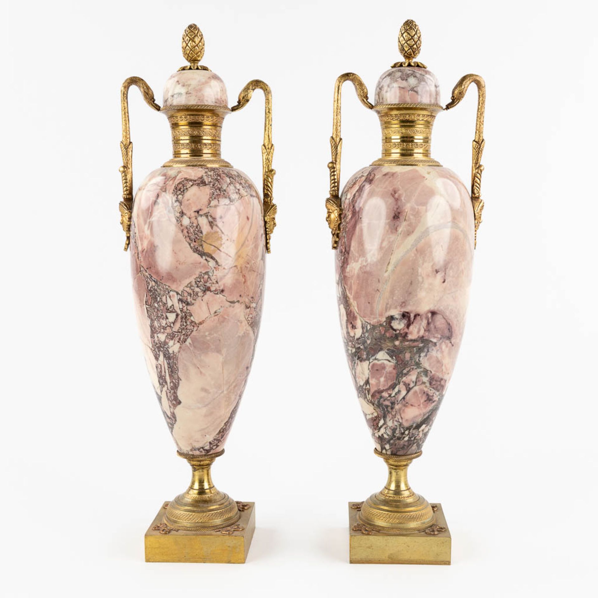 A pair of marble cassolettes mounted with bronze, Empire style. 19th C. (D:11 x W:13 x H:43 cm) - Bild 5 aus 12