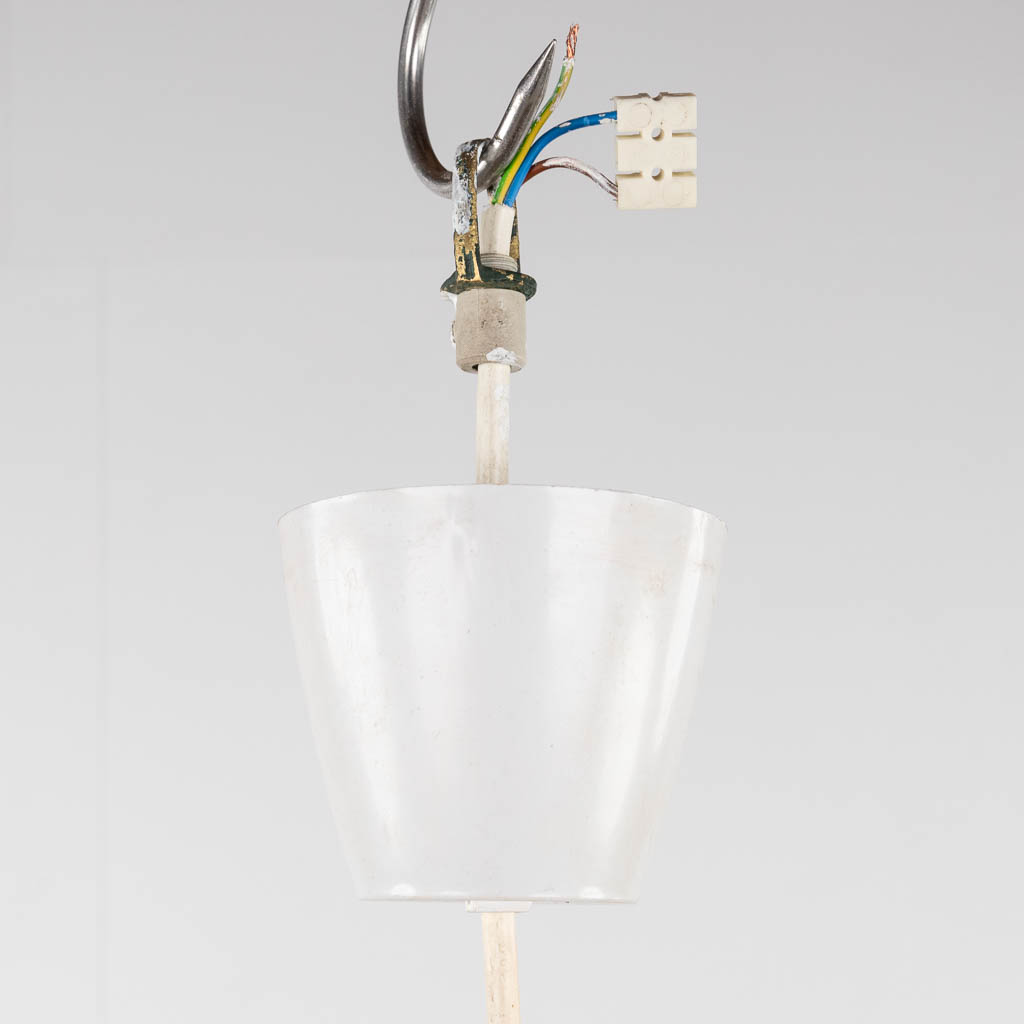 Raak, Amsterdam, a ceiling lamp with tinted glass shade, chromed metal. Circa 1960. (H:60 x D:29 cm) - Bild 3 aus 8