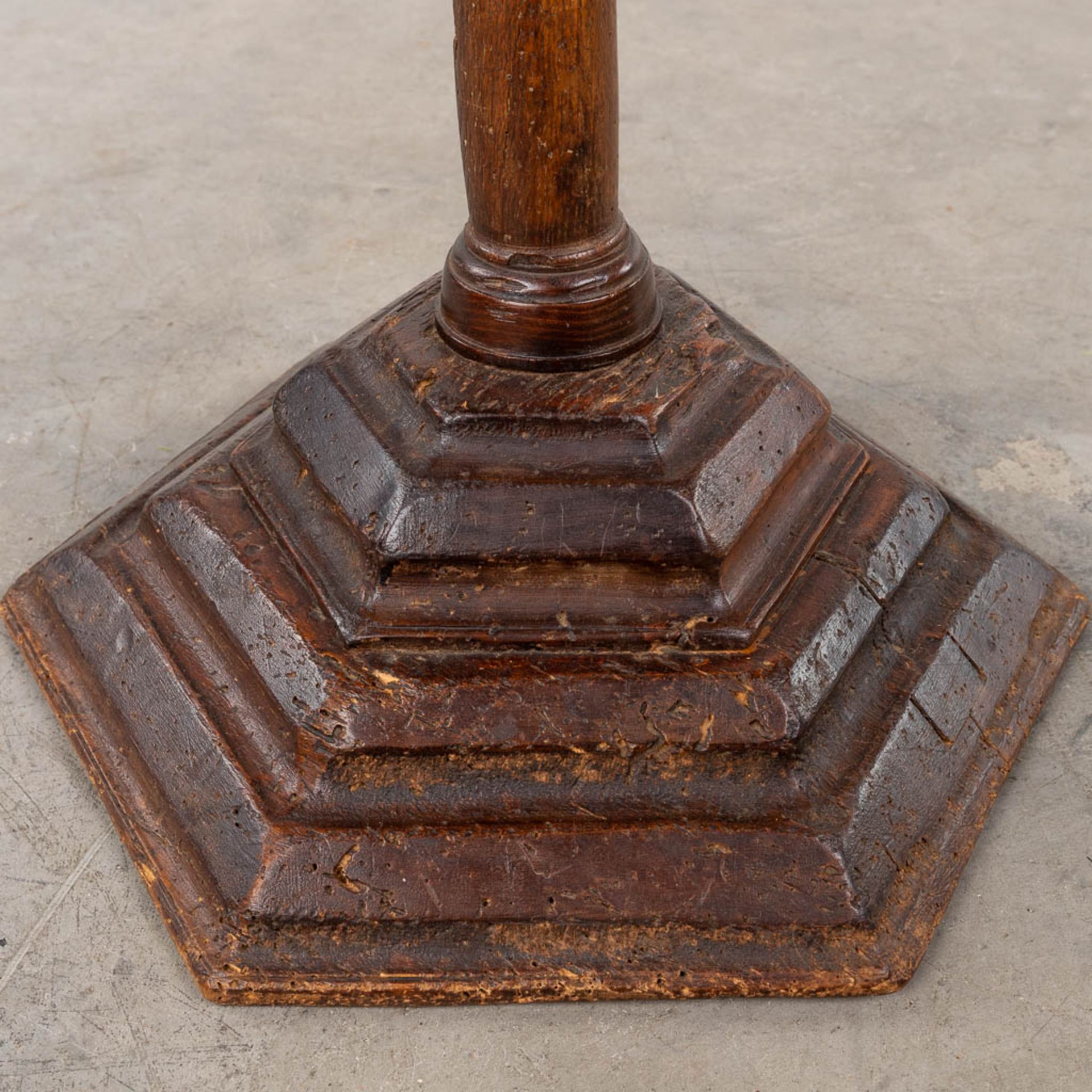 An antique lectern. 18th/19th C. (D:40 x W:50 x H:140 cm) - Image 9 of 12