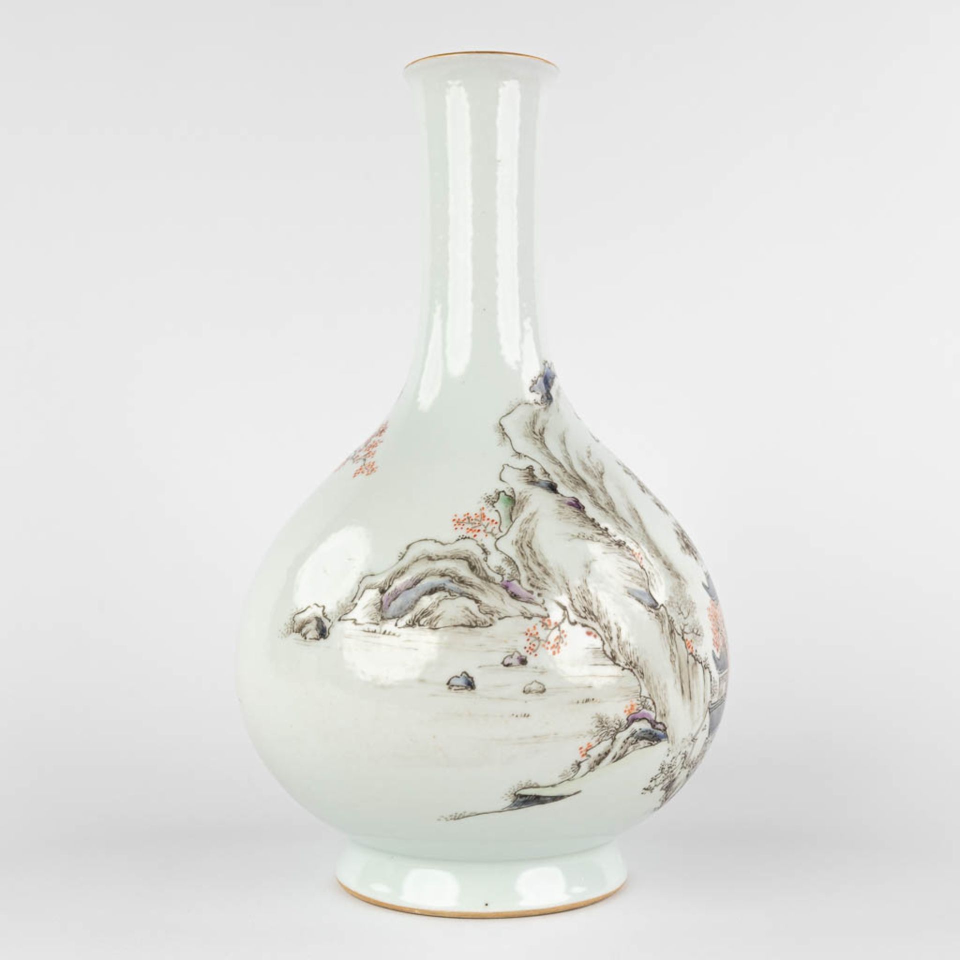 A Chinese vase decorated with landscapes and flowers, Republic, Circa 1900. (H:29 x D:16 cm) - Image 4 of 10