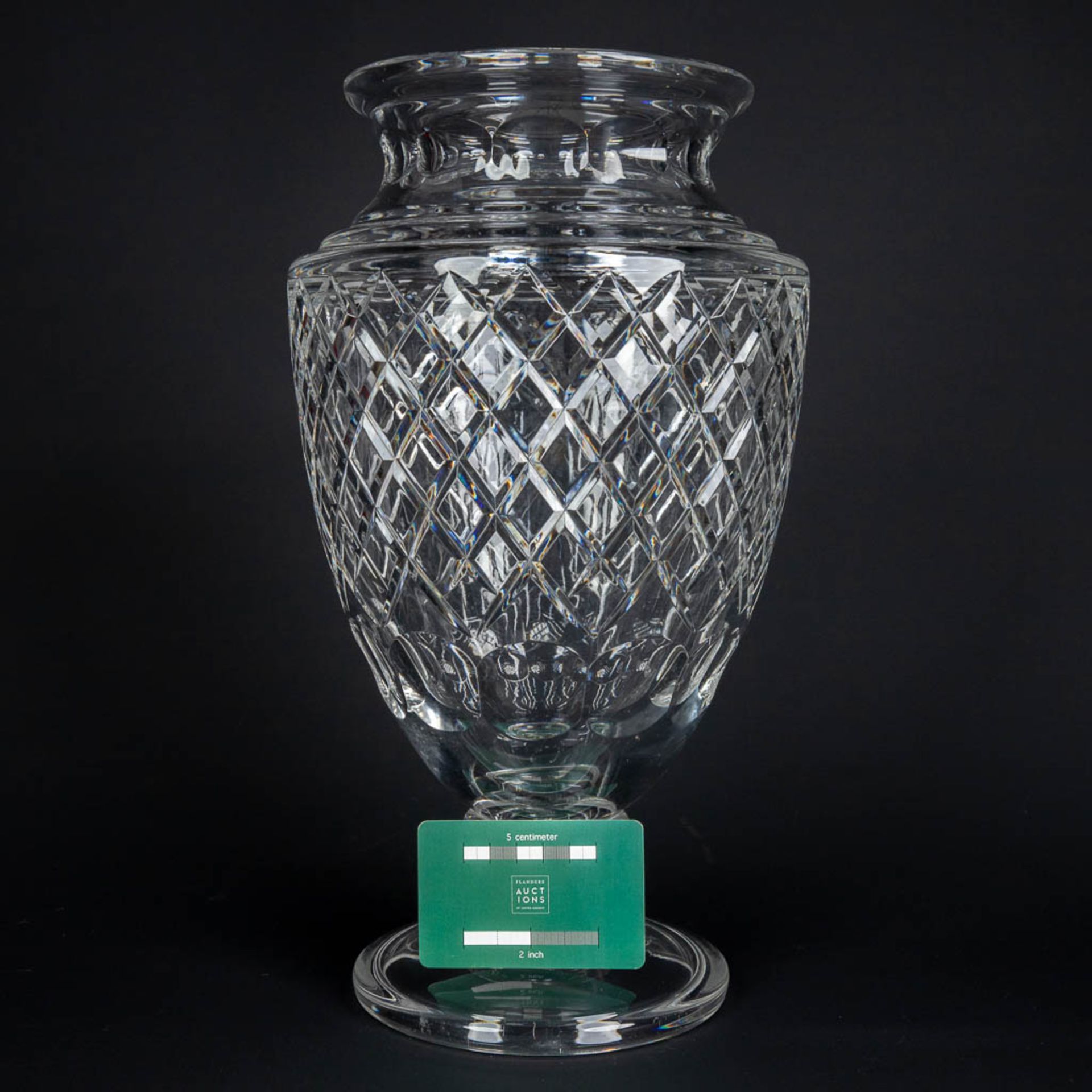 Val Saint Lambert, Jupiter, a large clear and cut crystal vase. (H:35,5 x D:20 cm) - Image 2 of 10