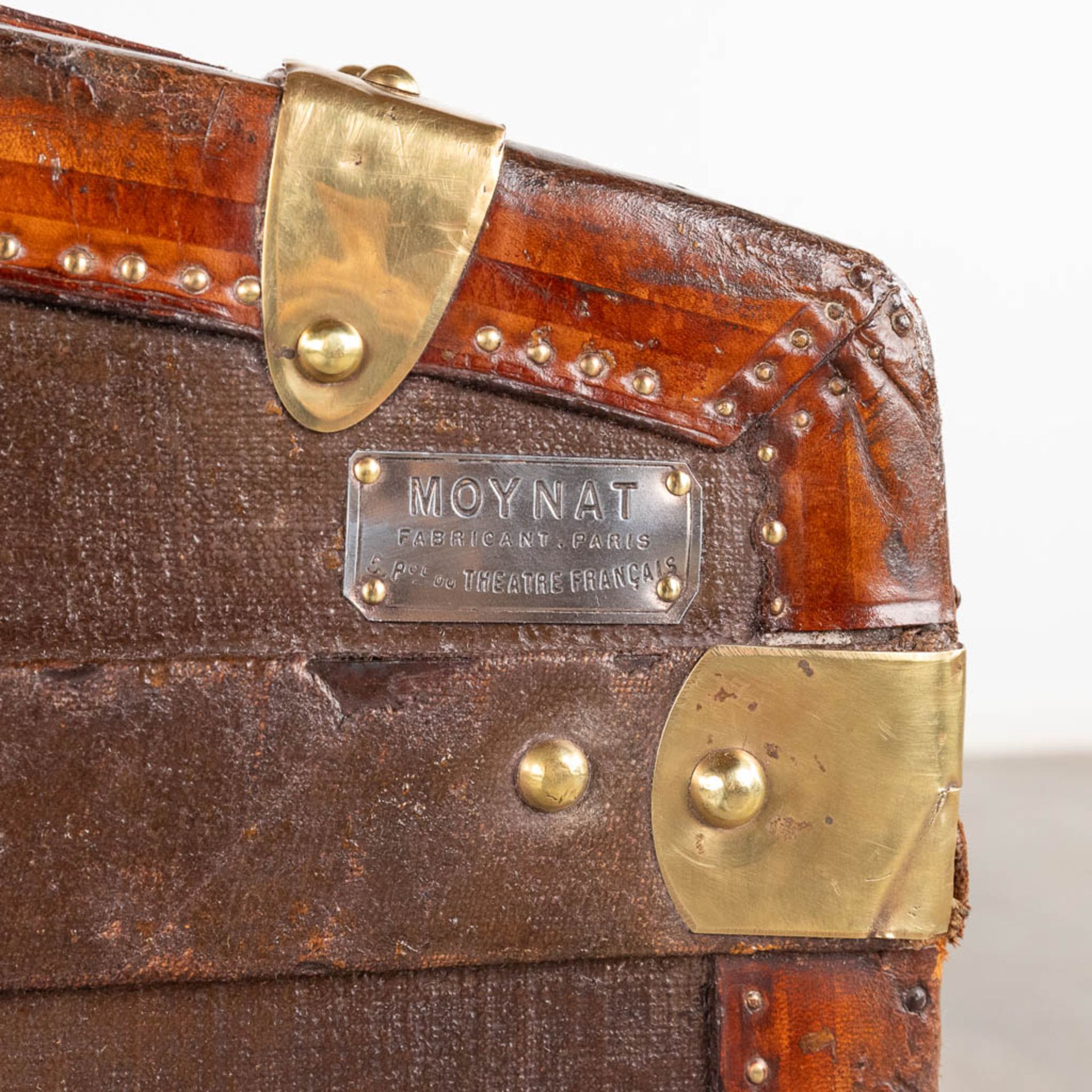 Moynat, an antique travellers trunk or suitcase. (D:58 x W:92 x H:72 cm) - Image 11 of 20