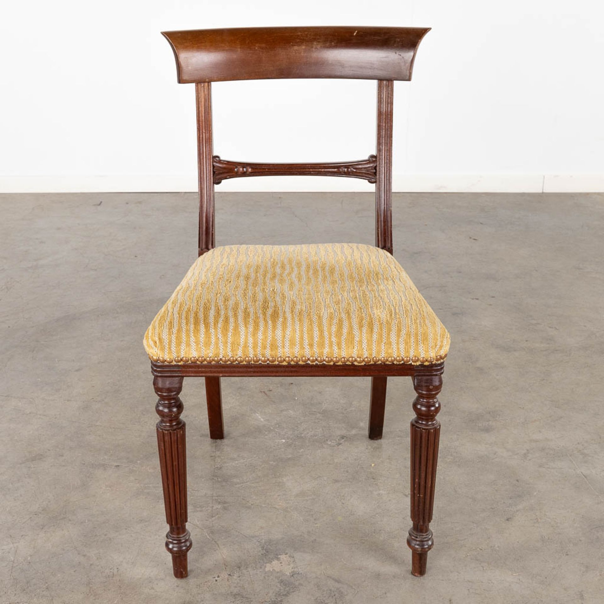 An extendible table, 6 chairs and two armchairs, Mahogany. England. 20th C. (D:144 x W:144 x H:75 cm - Image 18 of 22