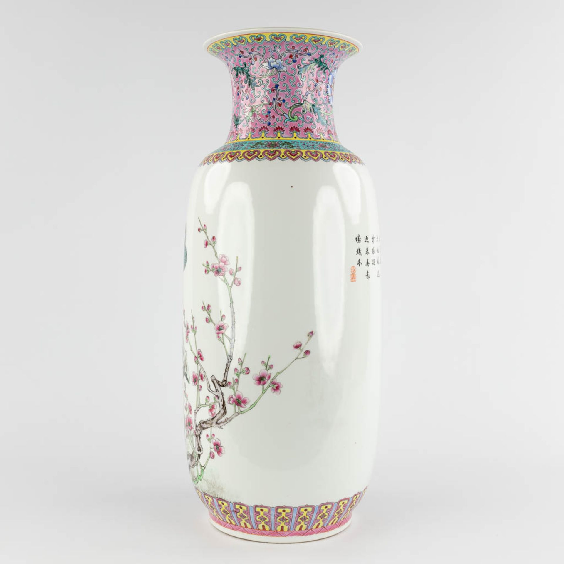 A Chinese vase decorated with peacocks, 20th C. (H:60 x D:24 cm) - Image 4 of 13