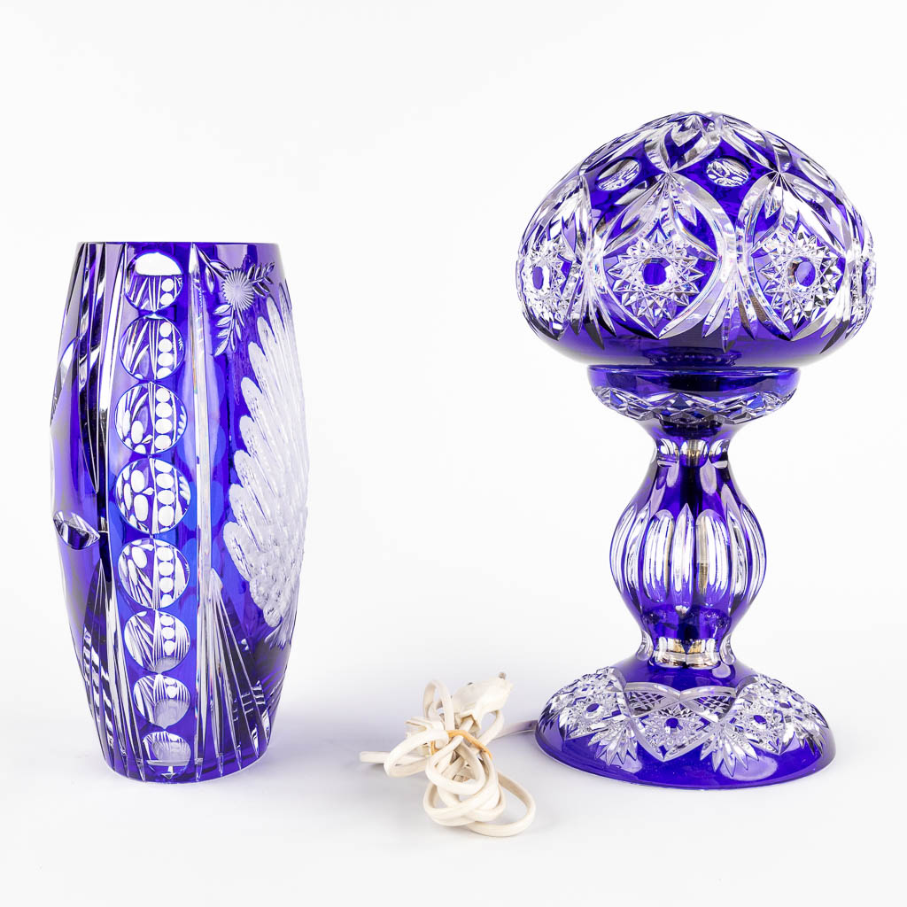 A vase and table lamp, Bohemia. 20th C. (H:33 cm) - Bild 4 aus 14