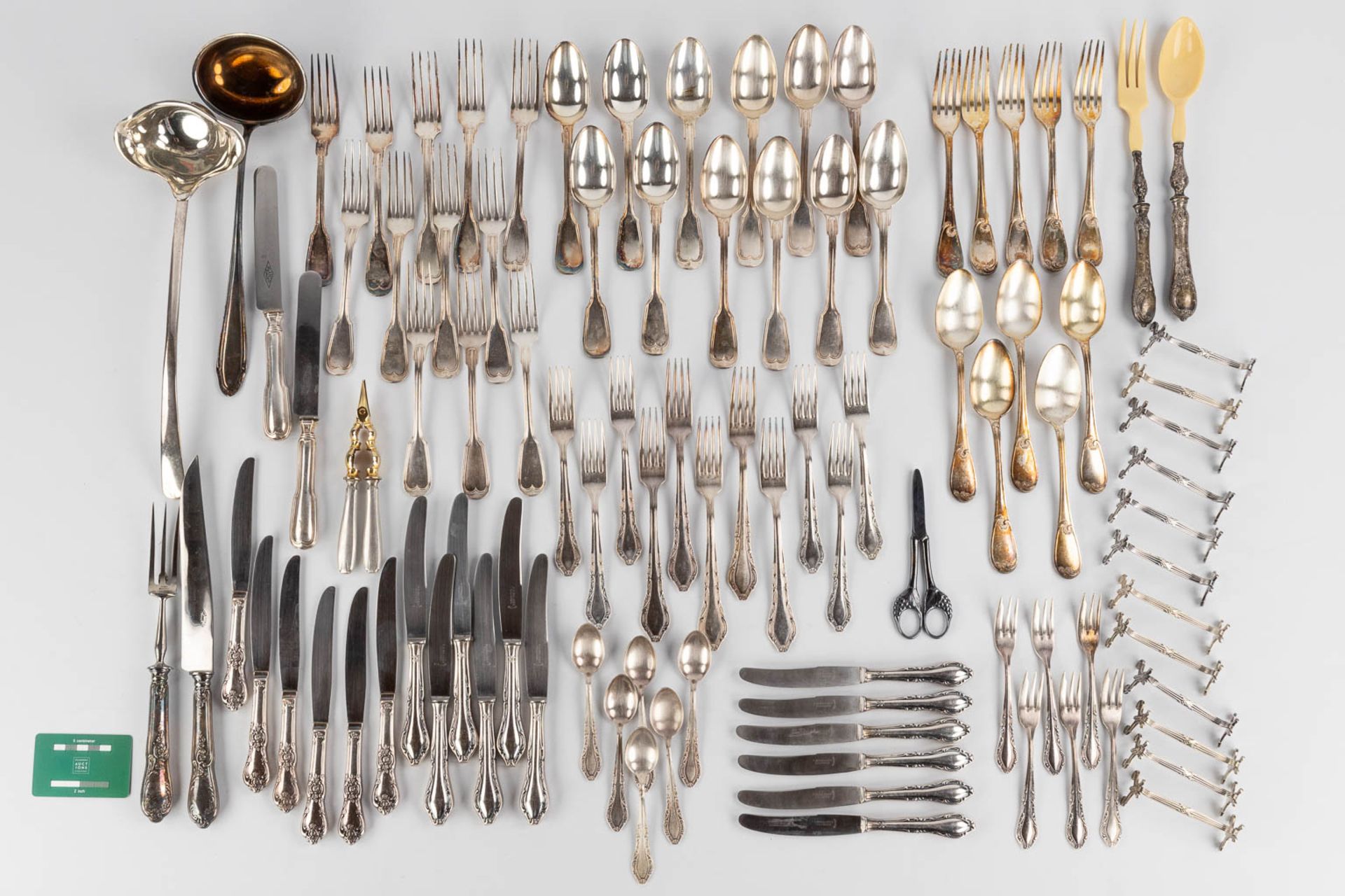 A large collection of serving accessories and cutlery, silver-plated metal. (W:35 cm) - Image 2 of 9