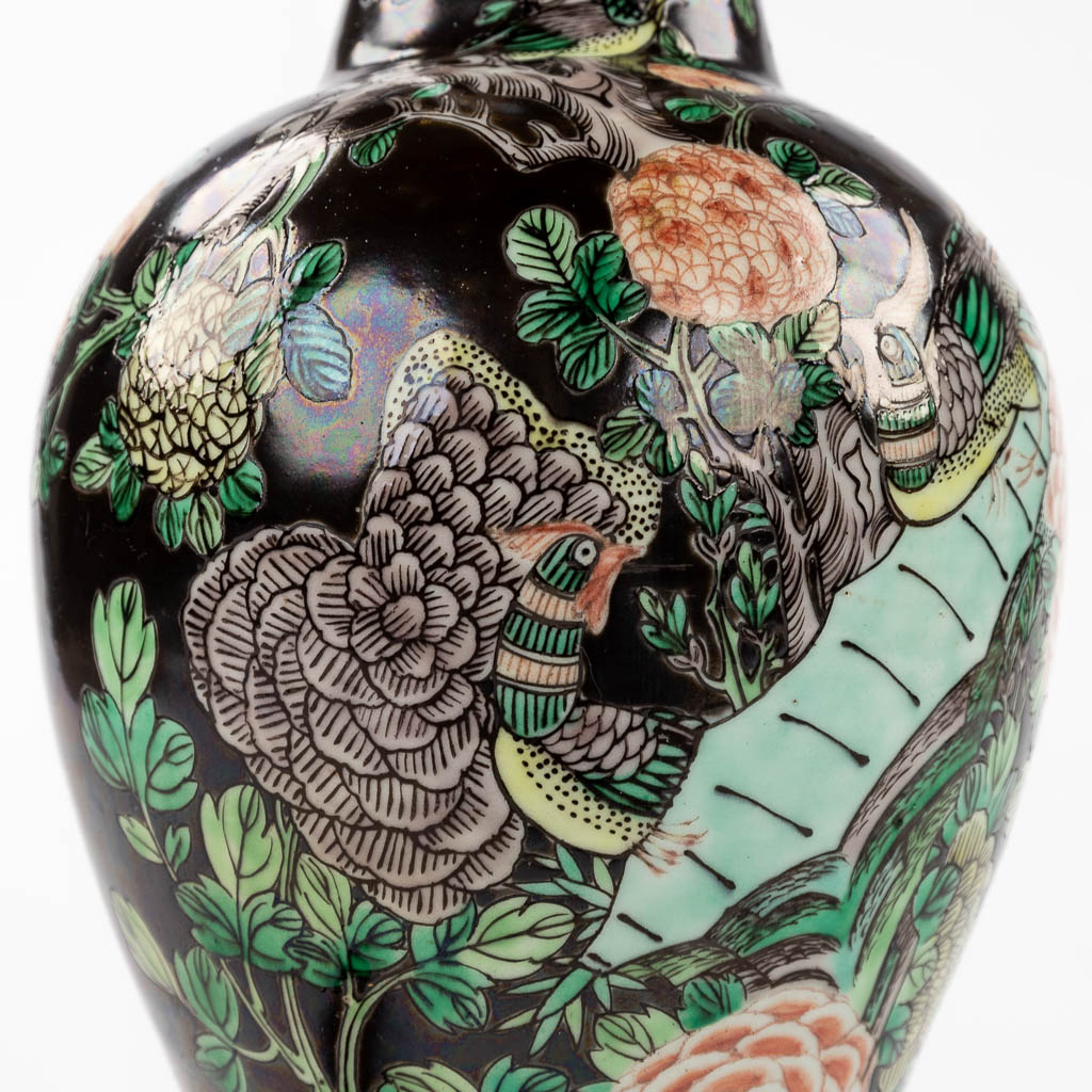 A table lamp with Famille Noir Chinese vase. (H:84 x D:22 cm) - Bild 10 aus 12