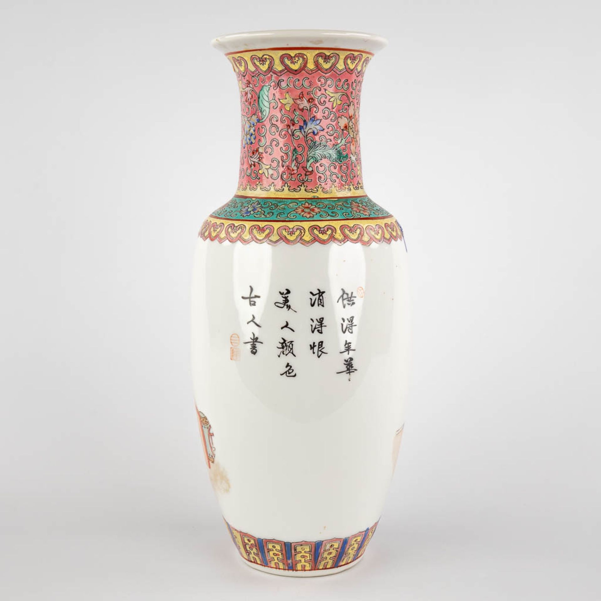 A Chinese vase with decor of Ladies at a desk, 20th C. (H:36 x D:14,5 cm) - Image 5 of 12