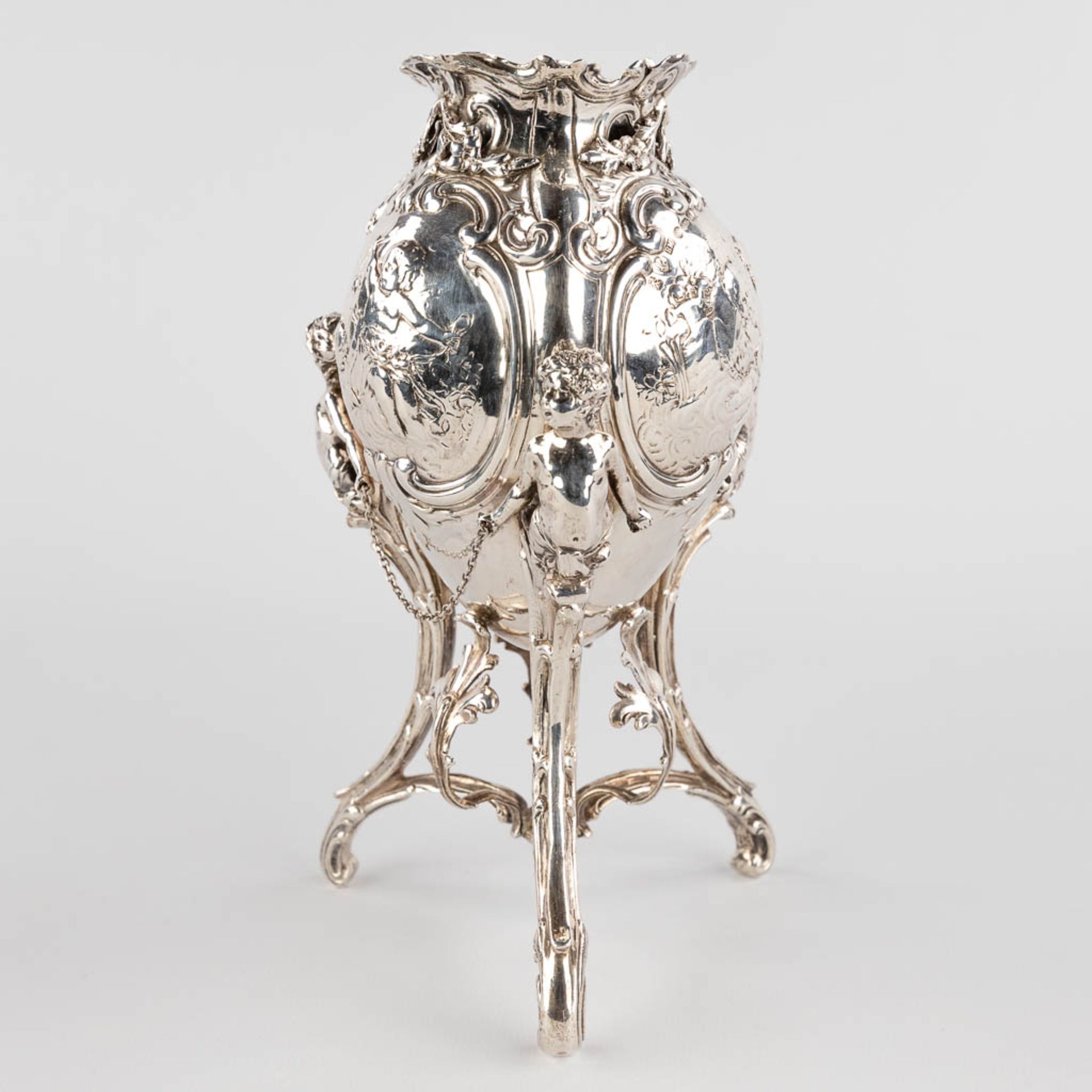 A fine vase, silver in Louis XV style, mounted with 3 putto. 427g. 1906. (D:11 x W:11 x H:20 cm) - Image 3 of 12