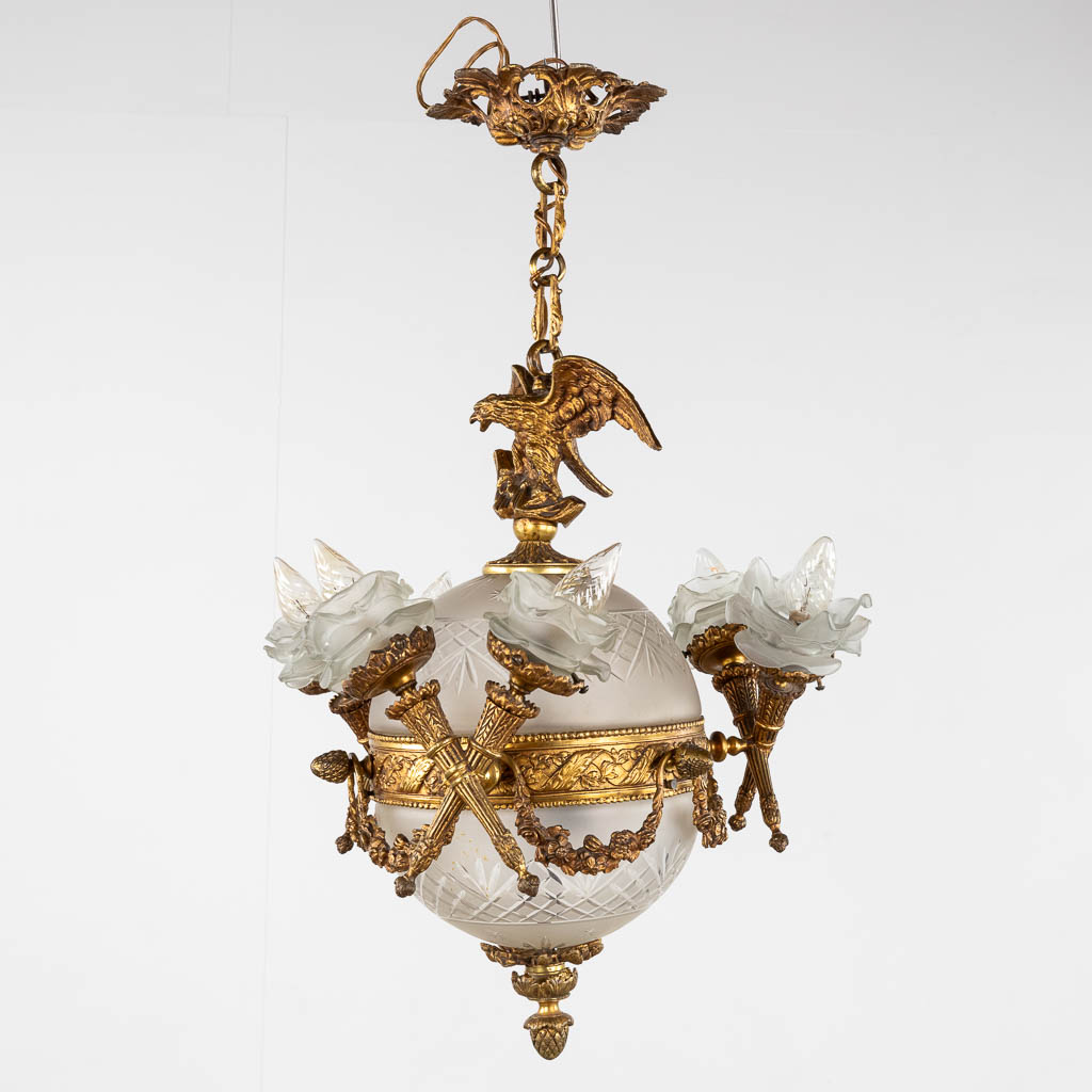 A chandelier, bronze mounted with glass and flambeaux and an eagle in Louis XVI style. (H:60 x D:44  - Bild 4 aus 12