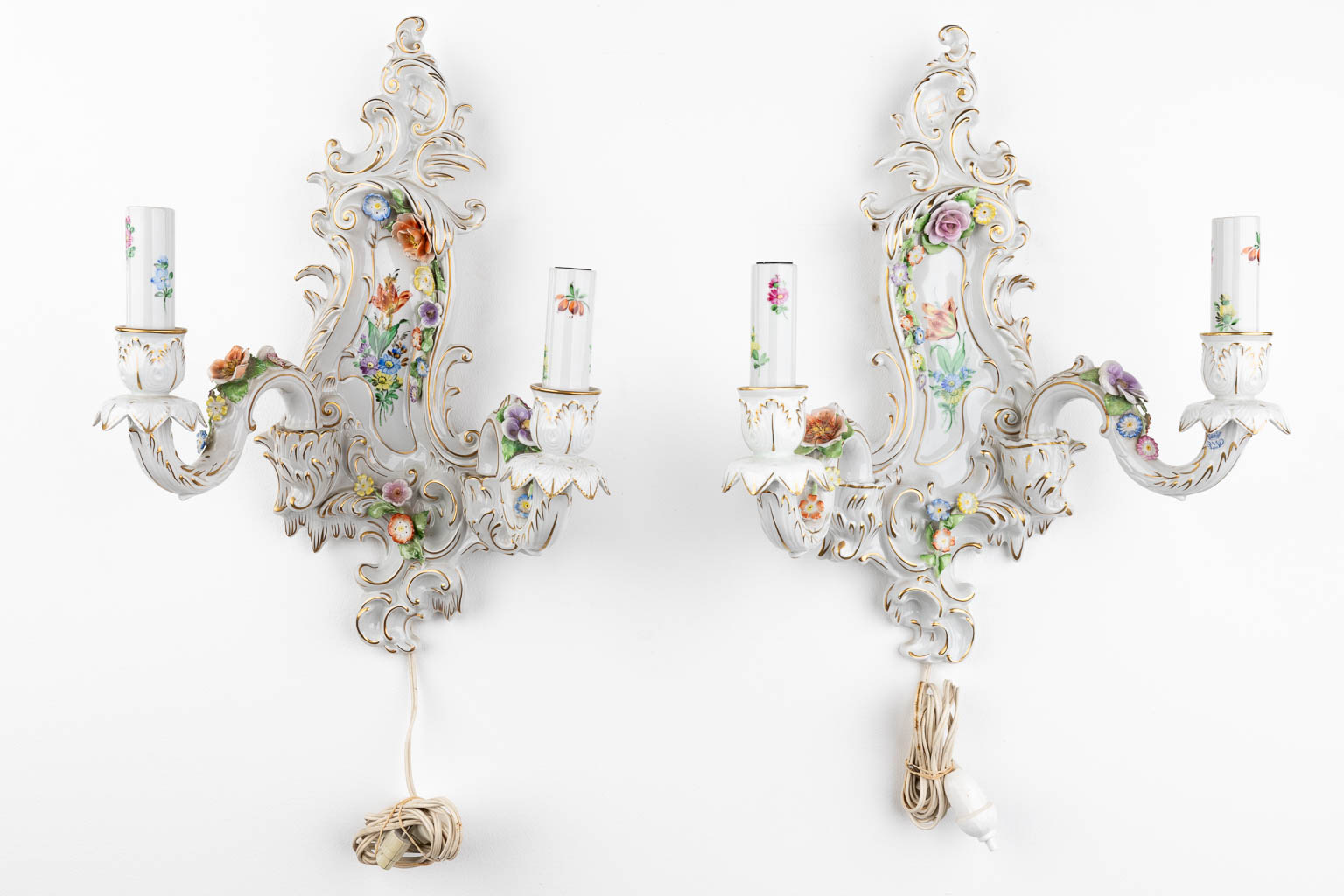 A pair of polychrome porcelain wall lamps, PMP. 20th C. (D:19 x W:33 x H:46 cm) - Bild 12 aus 19