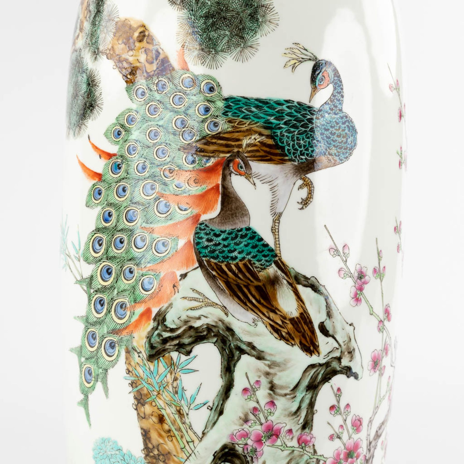 A Chinese vase decorated with peacocks, 20th C. (H:60 x D:24 cm) - Image 12 of 13