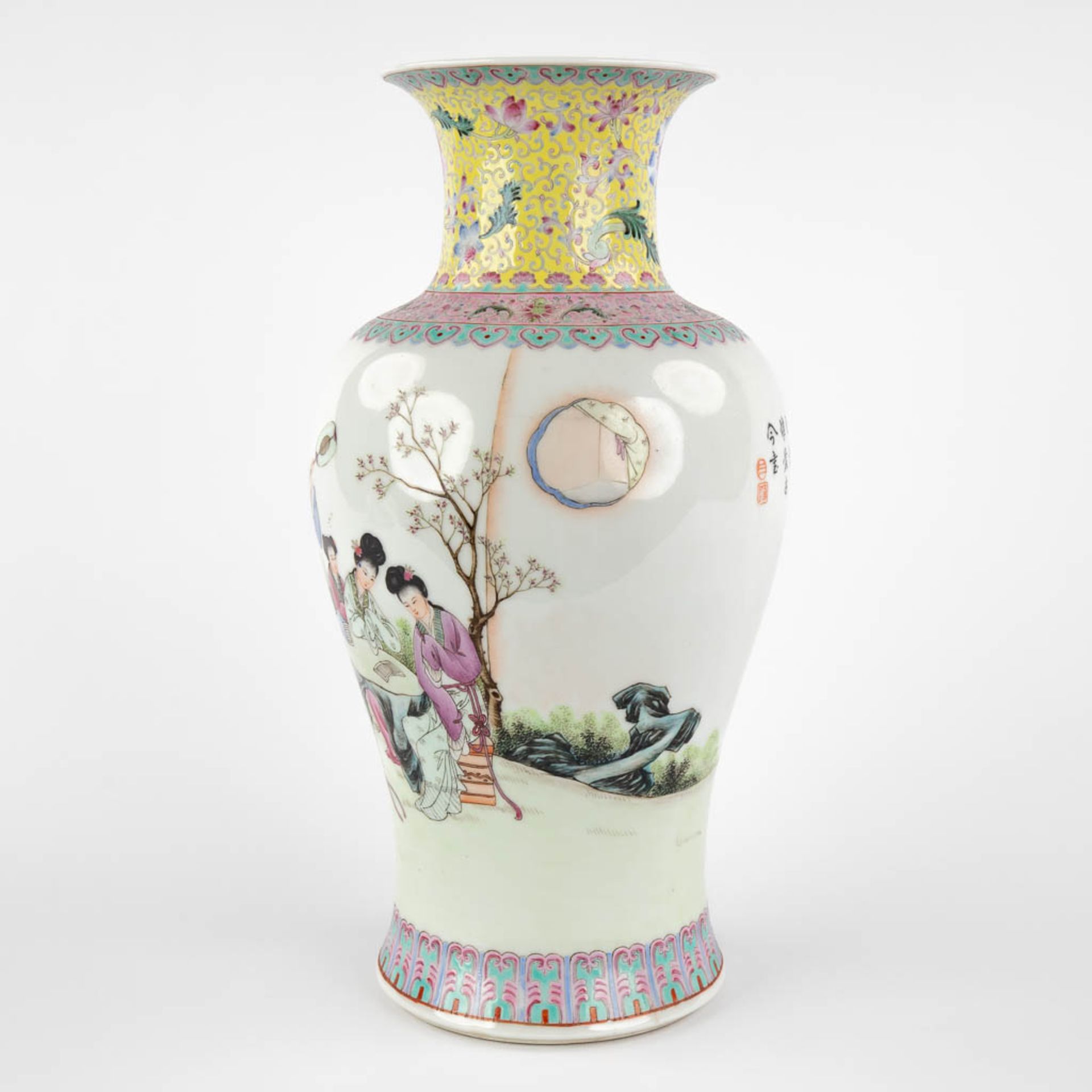 A Chinese vase decorated with a fine decor of ladies. 20th C. (H:34 x D:17 cm) - Image 5 of 14