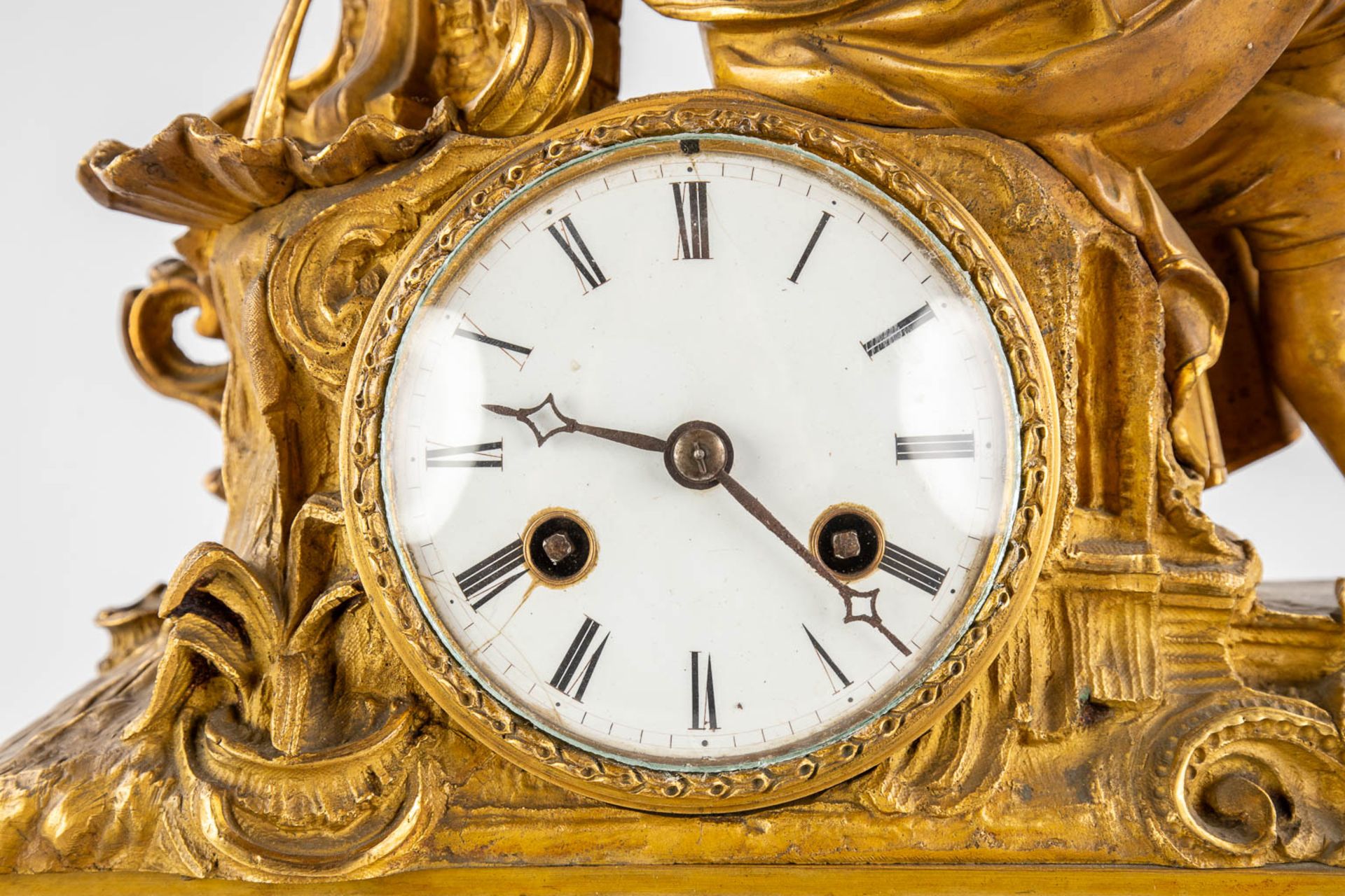 A mantle clock, gilt bronze with an image of a man taking notes. France, 19th C. (D:15 x W:45 x H:38 - Bild 10 aus 12