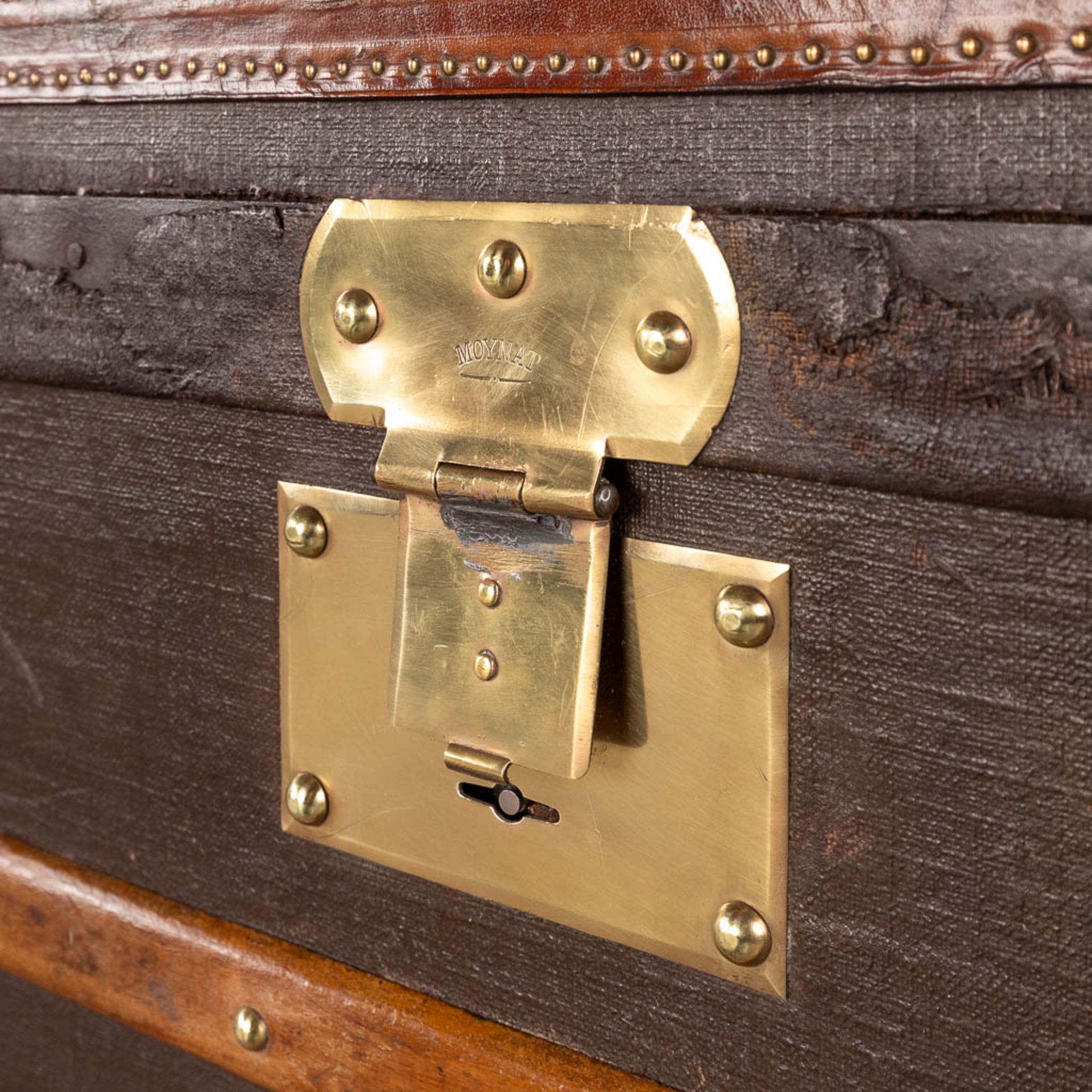 Moynat, an antique travellers trunk or suitcase. (D:58 x W:92 x H:72 cm) - Image 12 of 20