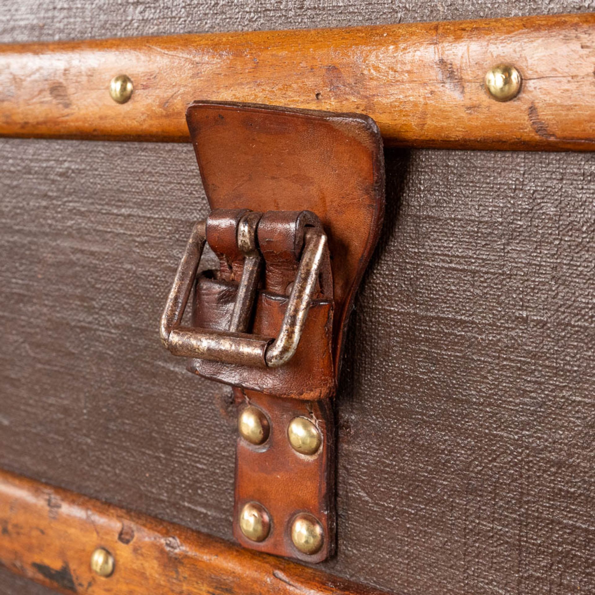 Moynat, an antique travellers trunk or suitcase. (D:58 x W:92 x H:72 cm) - Image 13 of 20