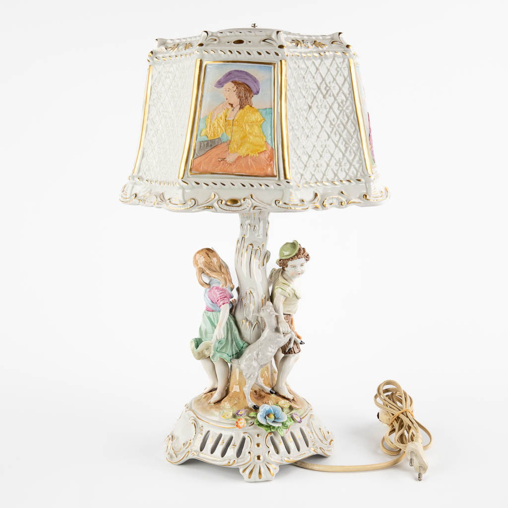 Plaue, a polychrome porcelain table lamp with porcelain shade. 20th C. (H:46 x D:28,5 cm) - Bild 5 aus 17