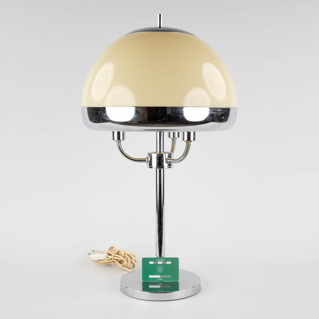 A mid-century table lamp, chromed metal and acrylic, probably Germany. 20th C. (H:61 x D:34 cm) - Bild 2 aus 11