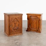 Two tabernacles, sculptured oak in a gothic revival style. Circa 1900. (D:34 x W:40 x H:46 cm)