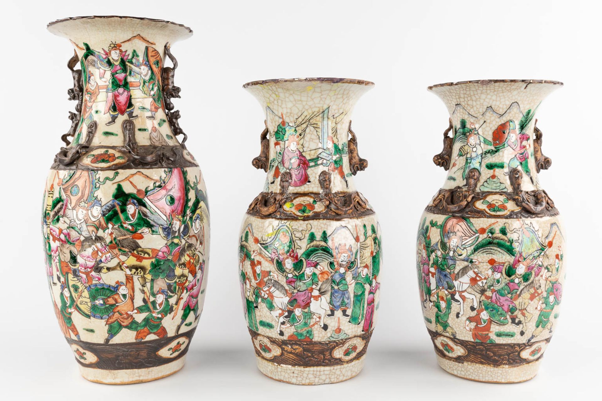 Three Chinese vases decorated with warriors, Nanking. 20th C. (H:43 x D:20 cm) - Image 5 of 18